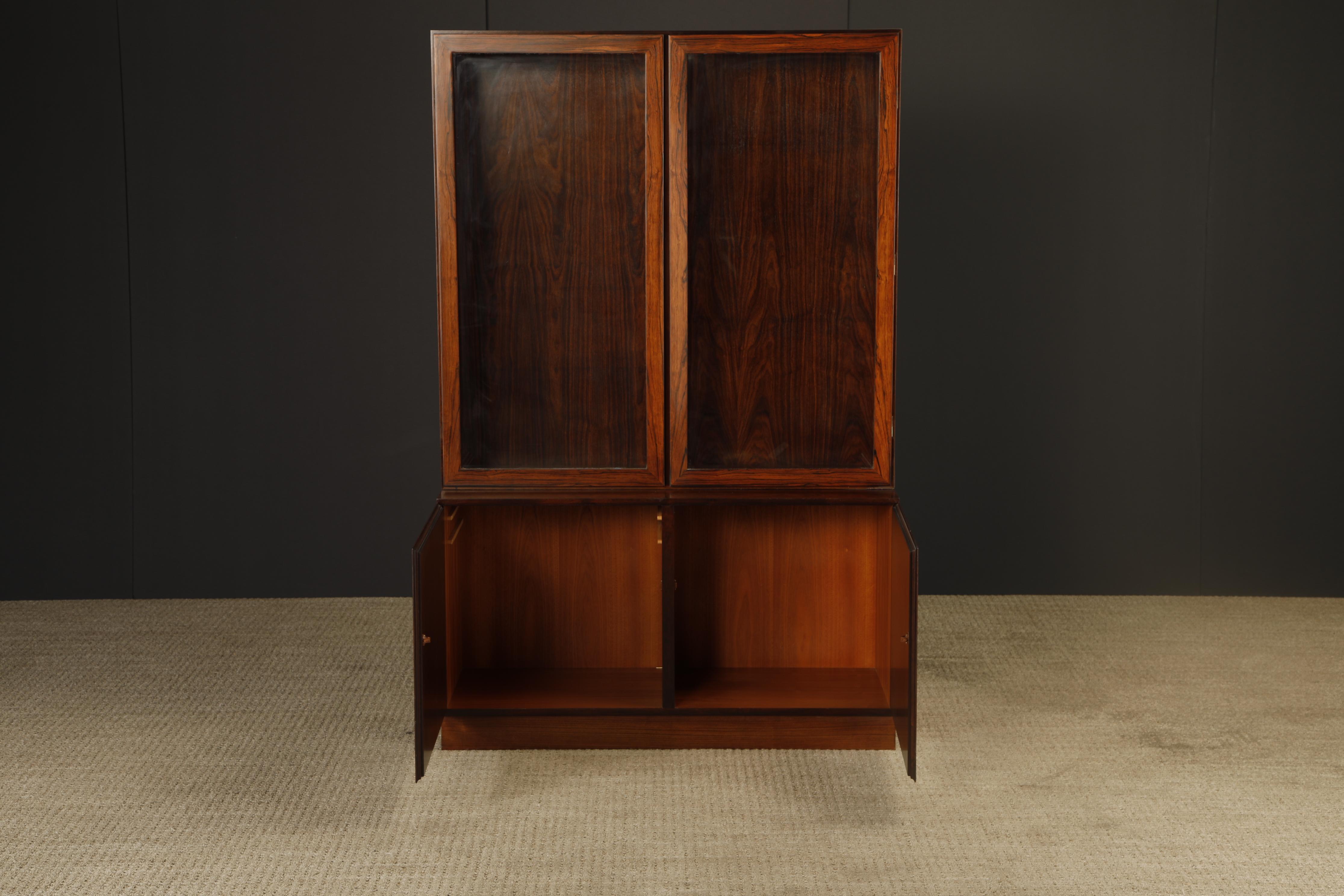 Scandinavian Modern Rosewood Display Cabinet by Gunni Omann for Omann Jun Møbelfabrik 1960s, Signed For Sale