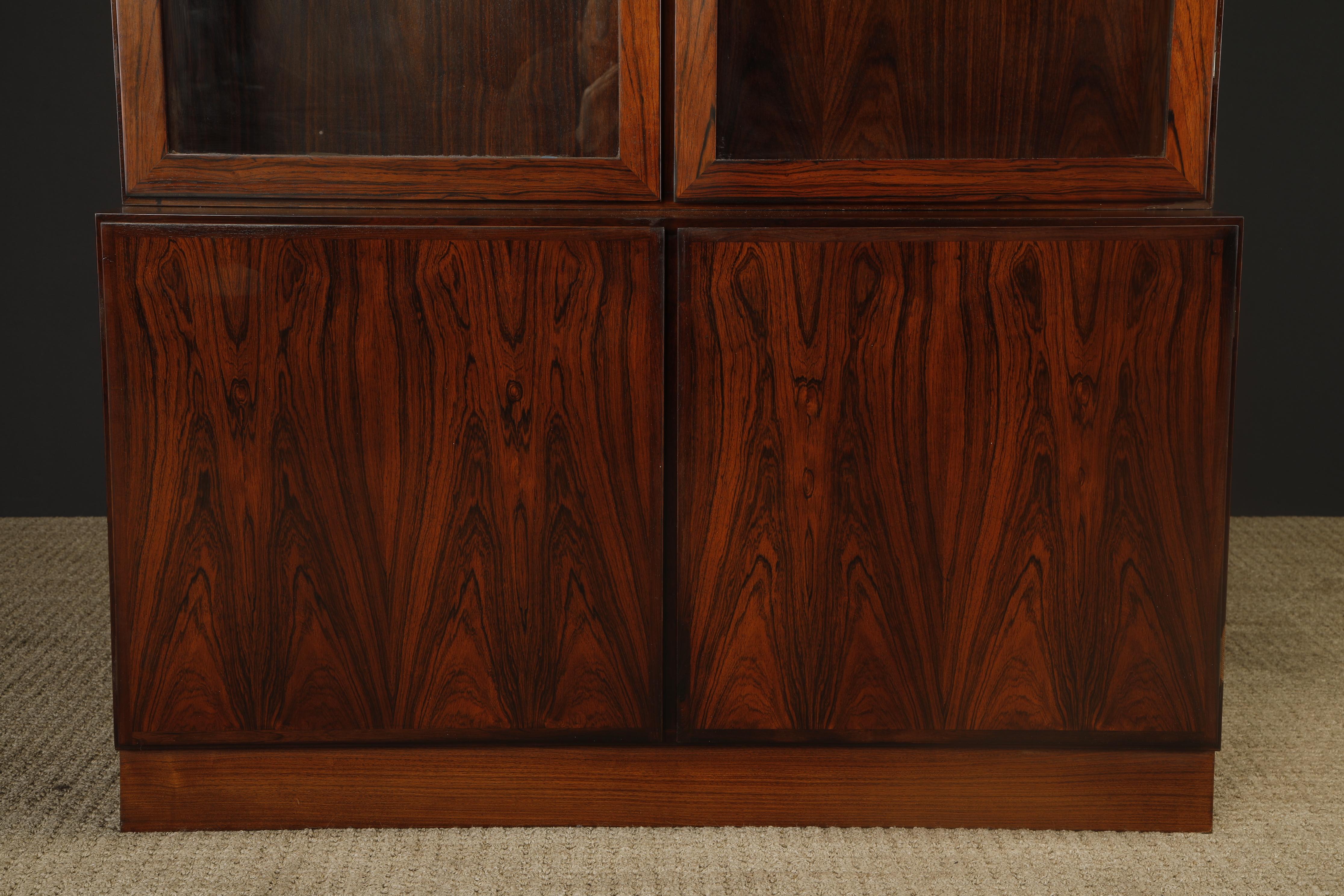 Rosewood Display Cabinet by Gunni Omann for Omann Jun Møbelfabrik 1960s, Signed In Good Condition For Sale In Los Angeles, CA
