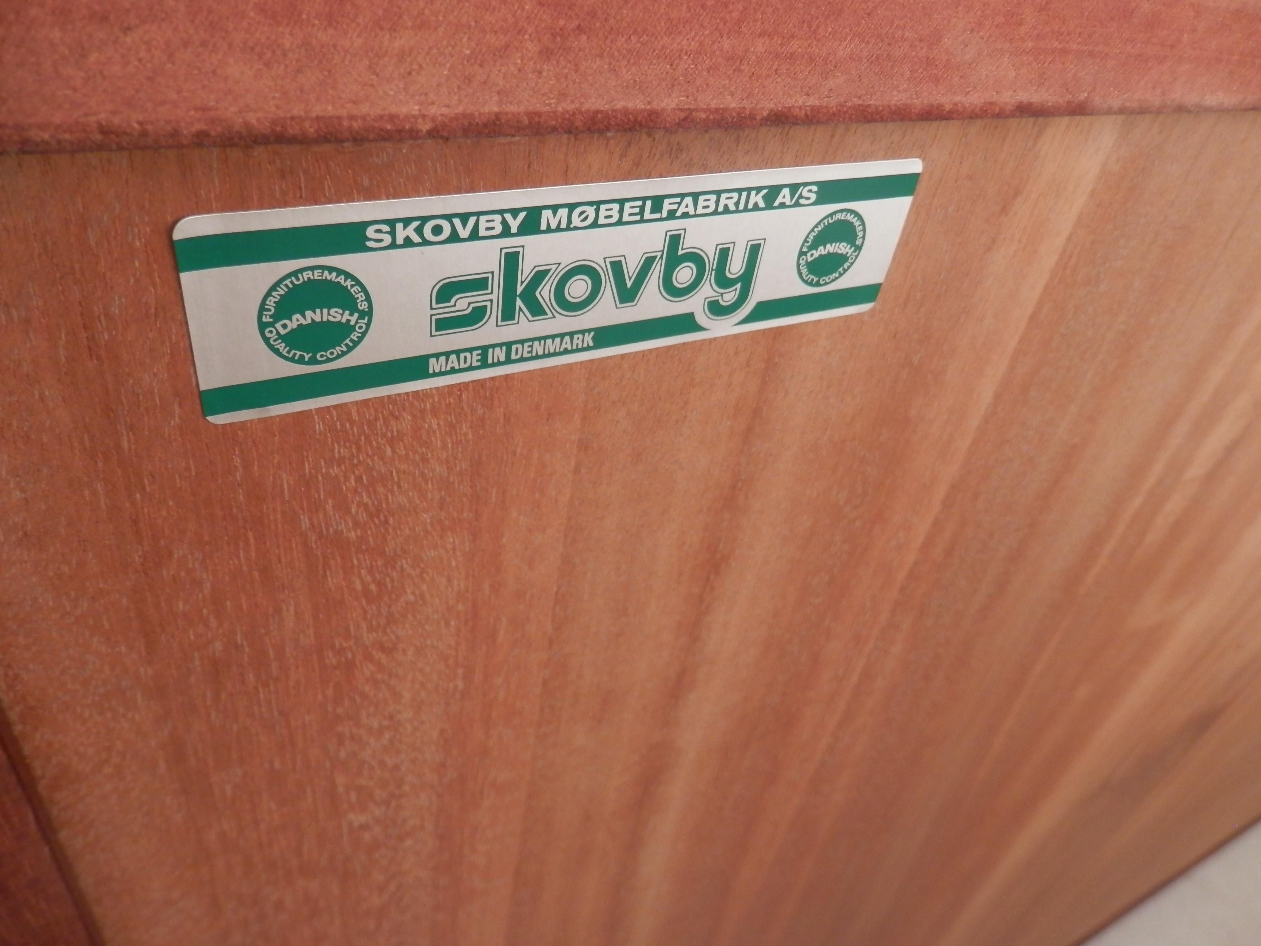 Vitrinenschrank aus Rosenholz von Skovby im Angebot 1