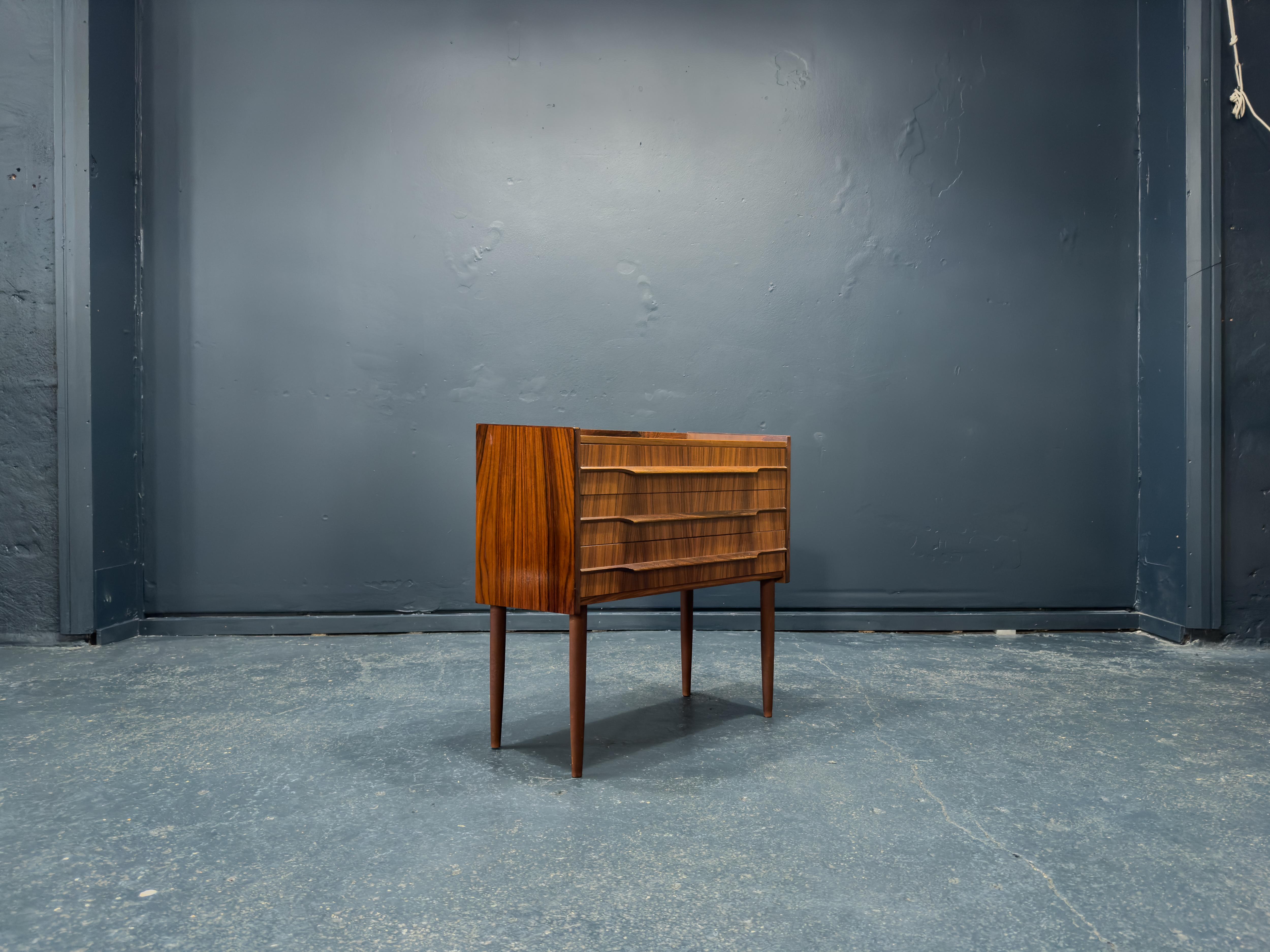 Mid-Century moderno Cassettiera in vendita