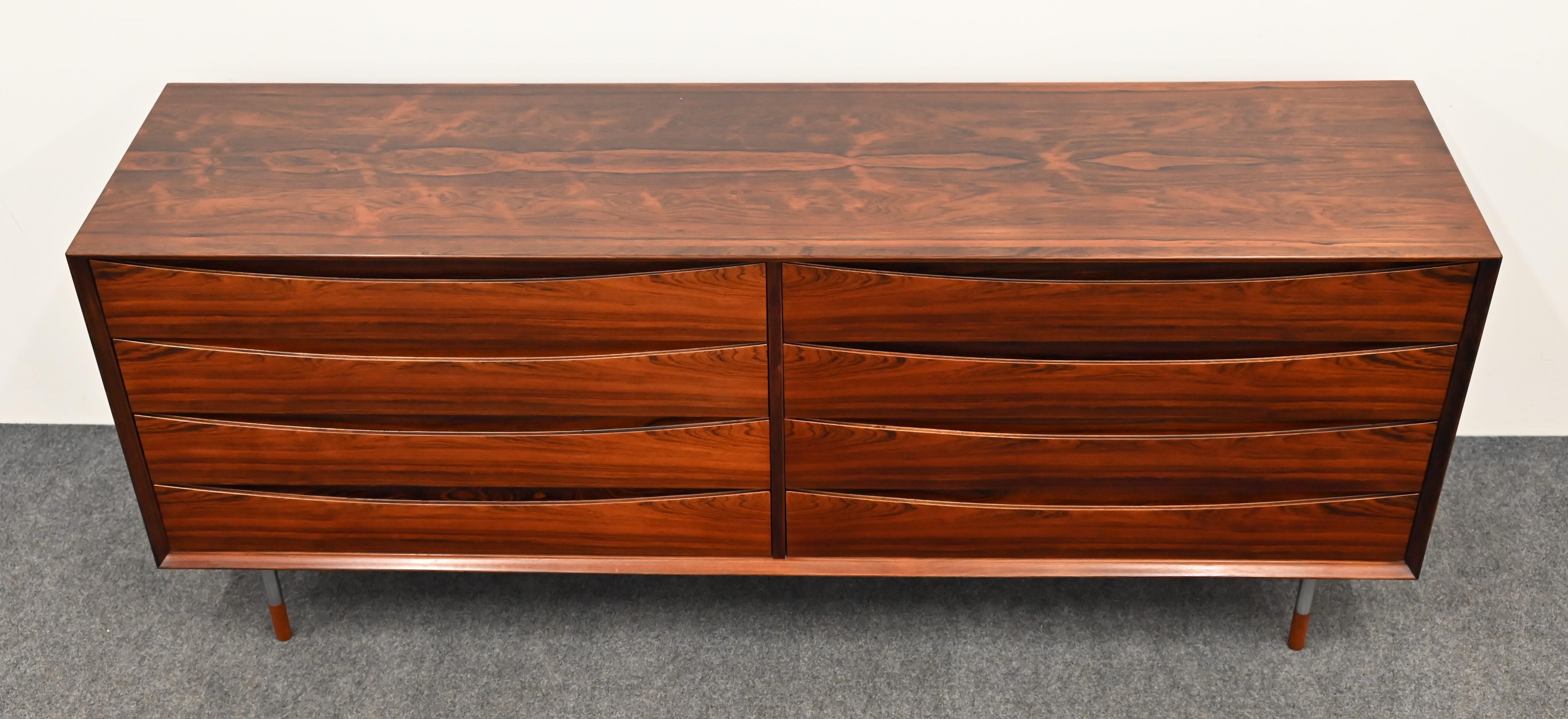 Scandinavian Modern Rosewood Dresser by Arne Vodder for Sibast, 1960s For Sale