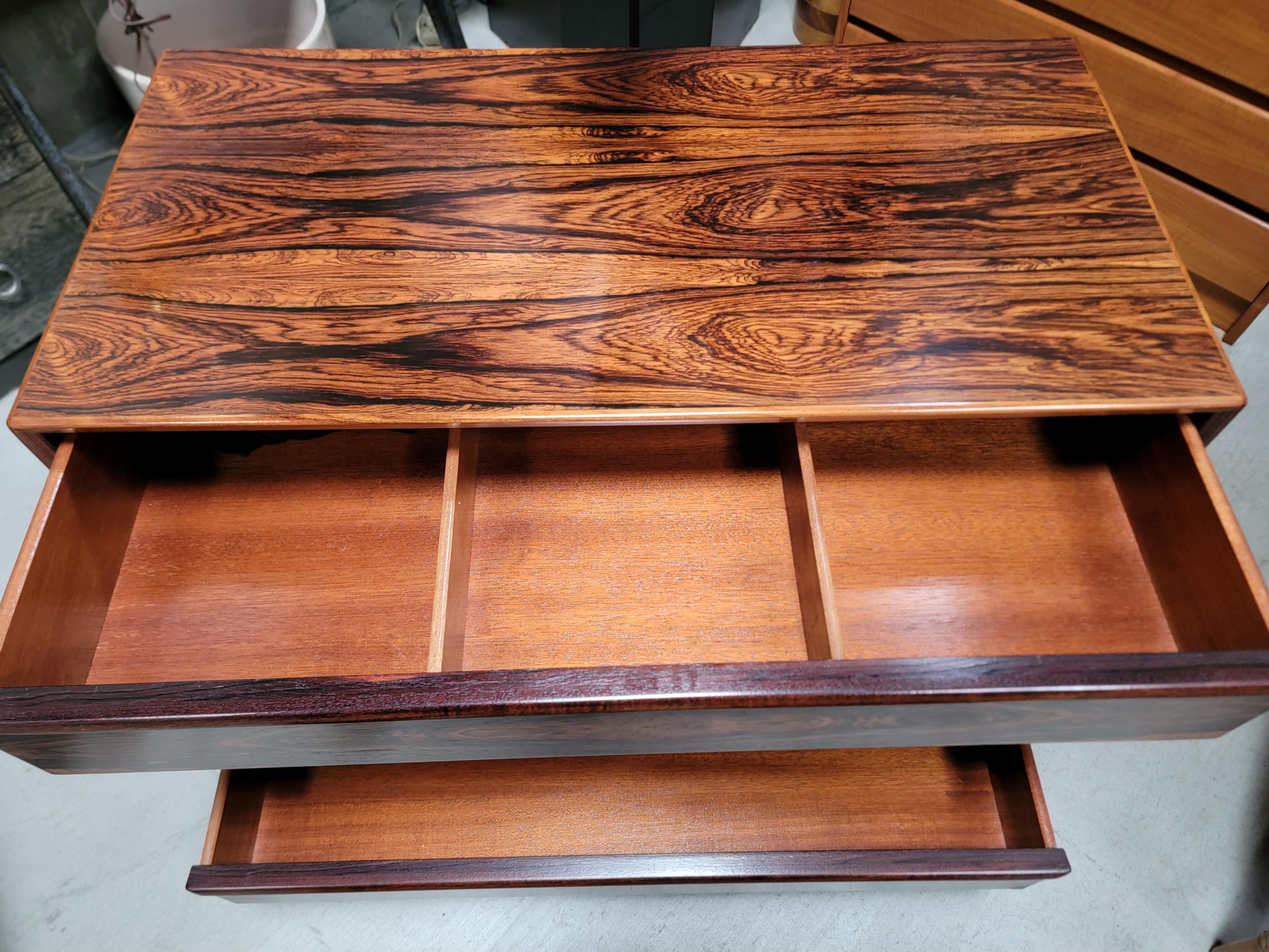 Commode en bois de rose par Westnofa Suède 1960's en vente 3