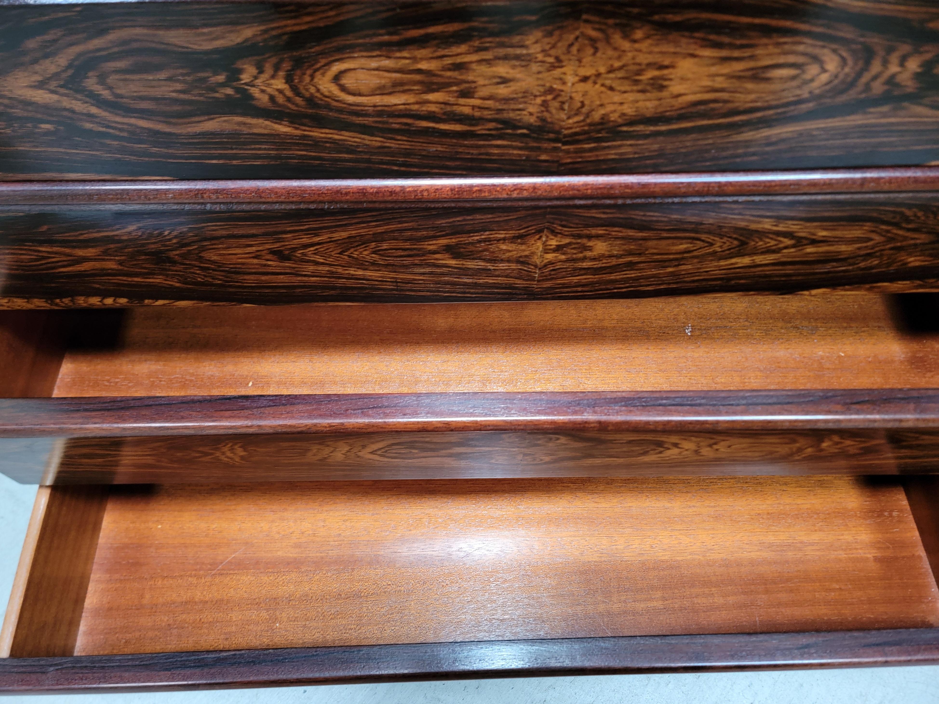 Commode en bois de rose par Westnofa Suède 1960's en vente 4