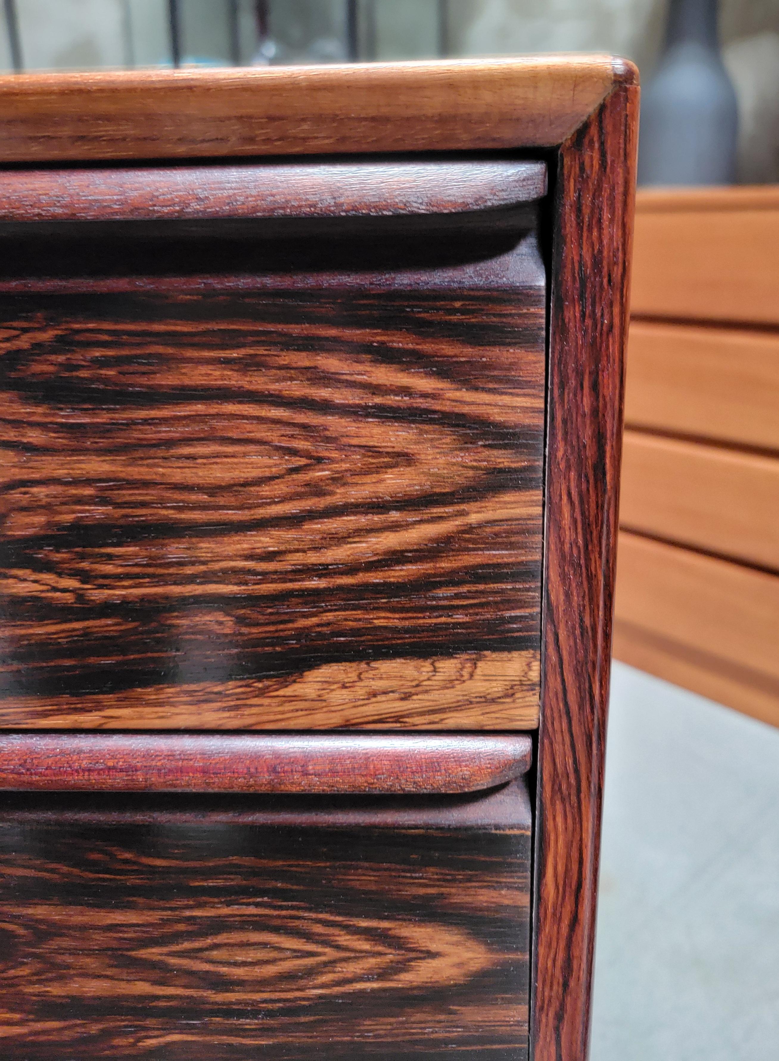 20ième siècle Commode en bois de rose par Westnofa Suède 1960's en vente