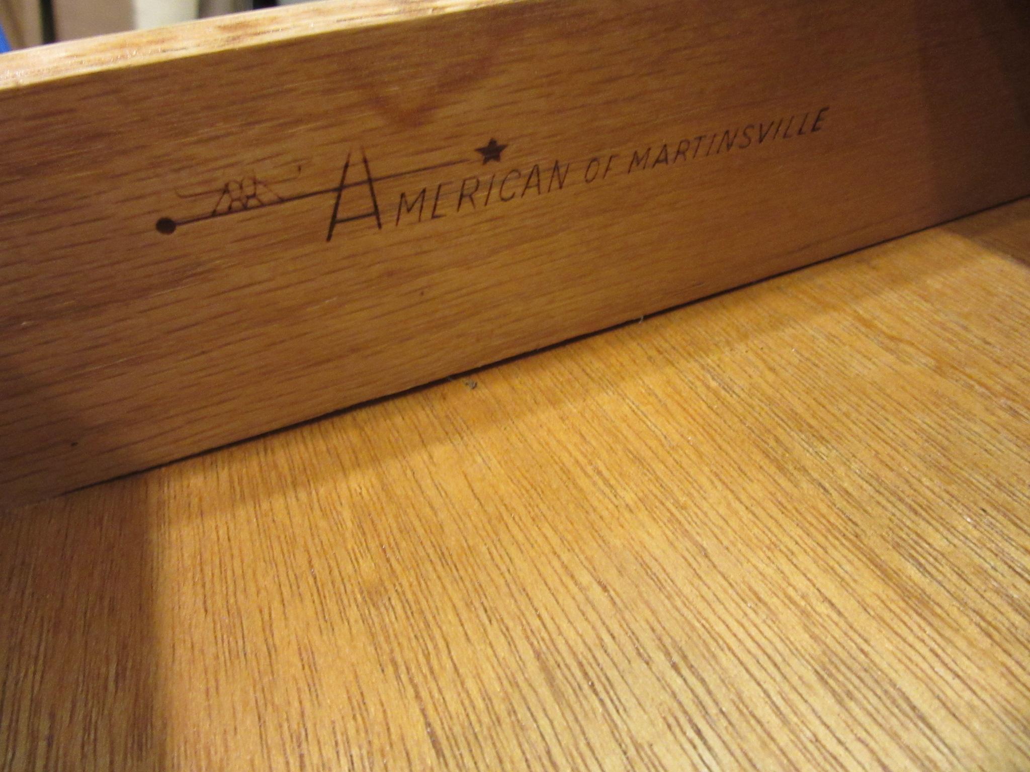 Bois Table de nuit / table d'extrémité en bois de rose et ébène par American of Martinsville en vente
