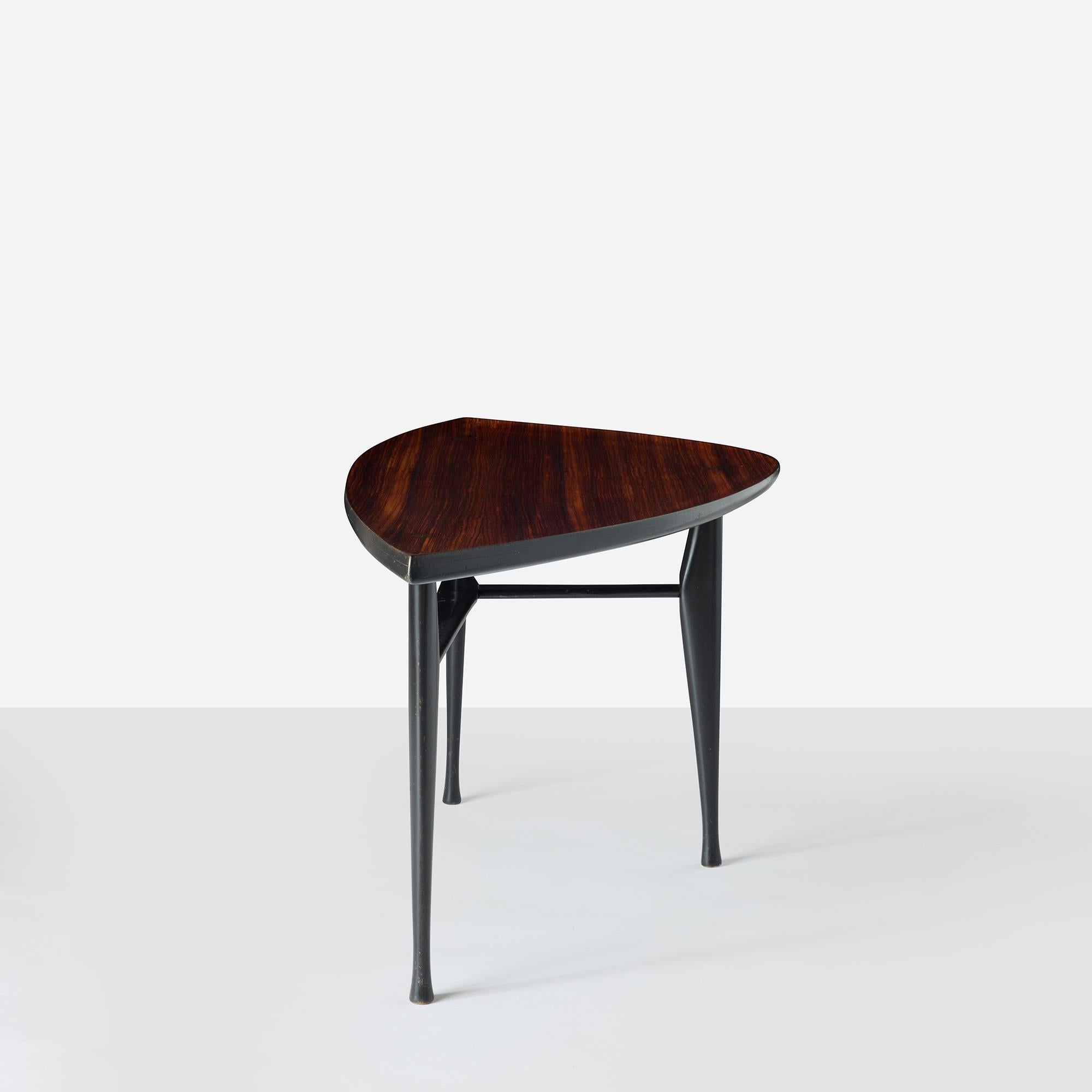 Suédois Table d'appoint en bois de rose par Yngve Ekström pour Illums Bolighus en vente