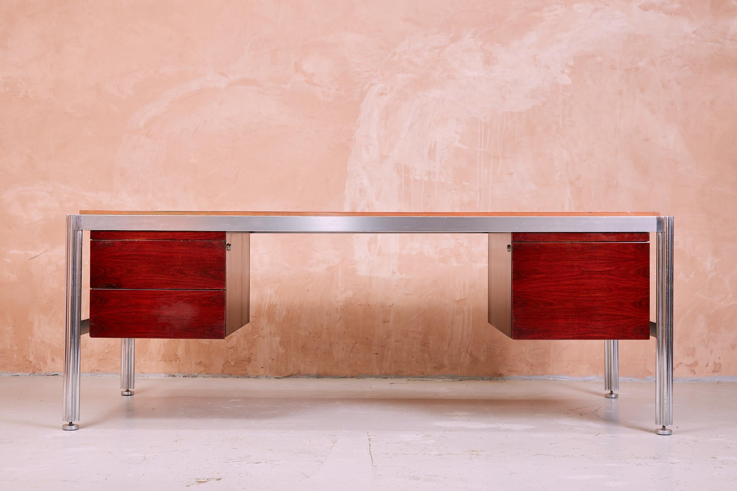 Mid-Century Modern Rosewood Executive Desk by George Ciancimino For Mobilier International 