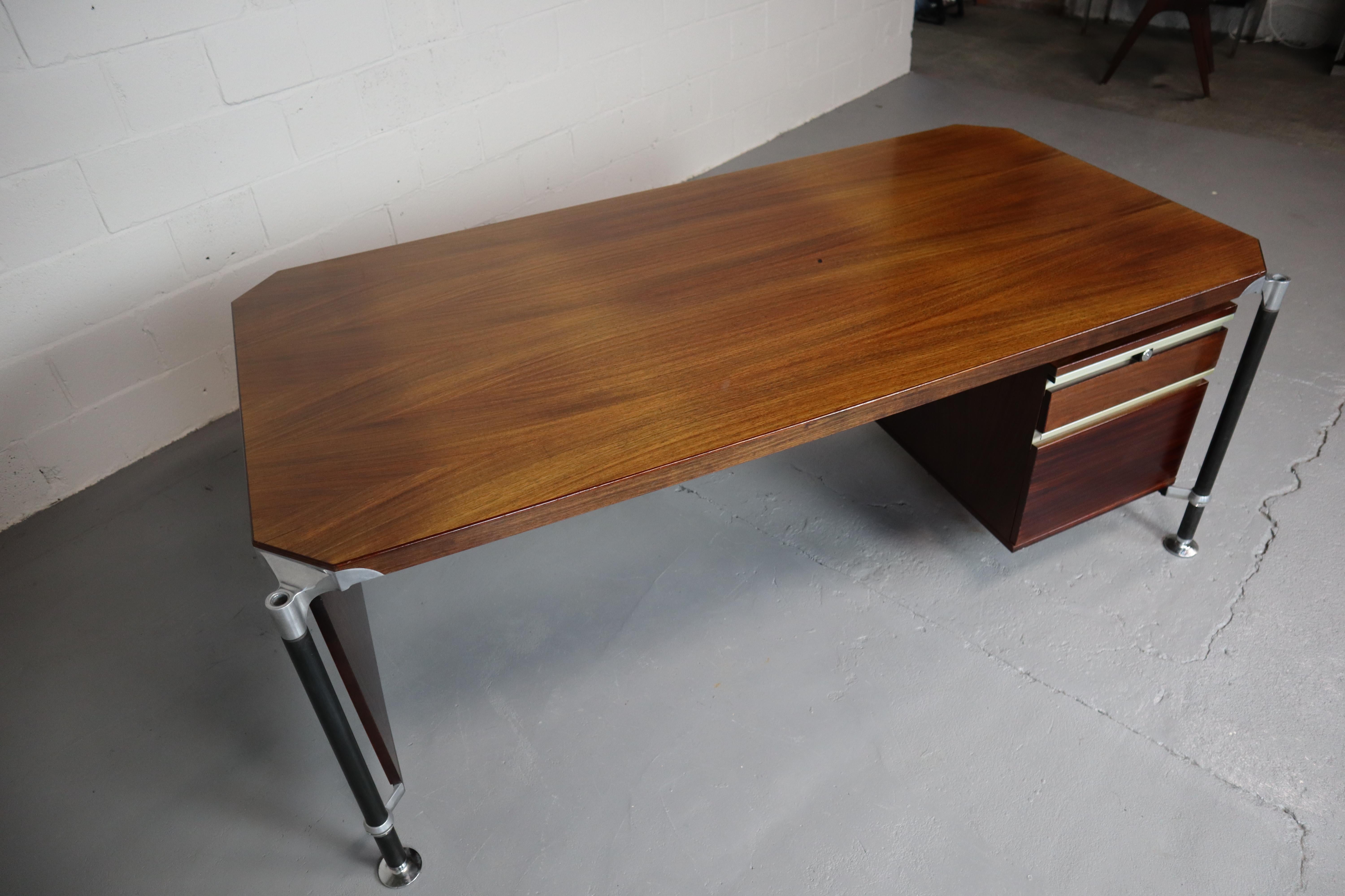 Mid-Century Modern Rosewood Executive Desk by Ico & Luisa Parisi for Mim Roma