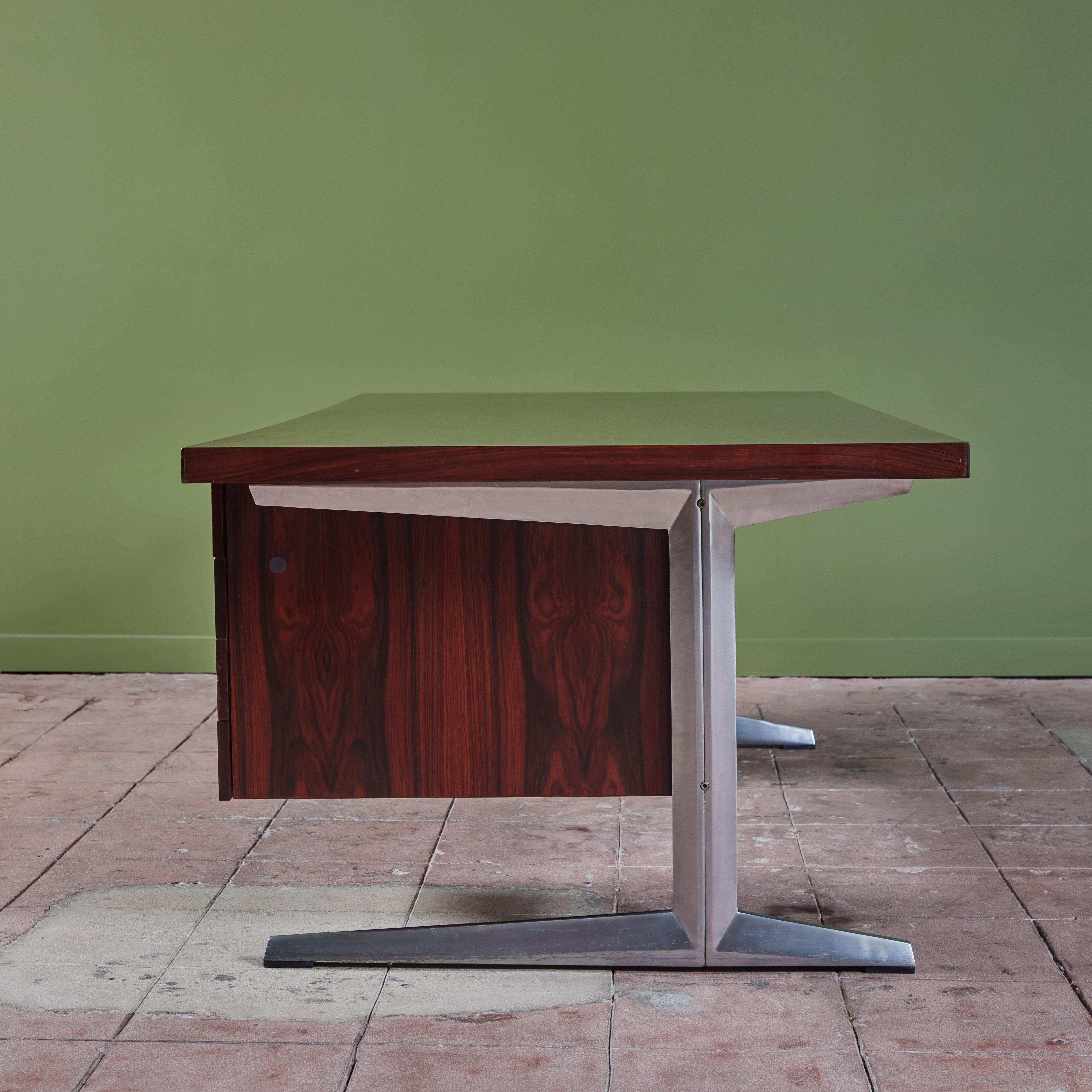 Executive-Schreibtisch aus Rosenholz für Nipu (20. Jahrhundert) im Angebot