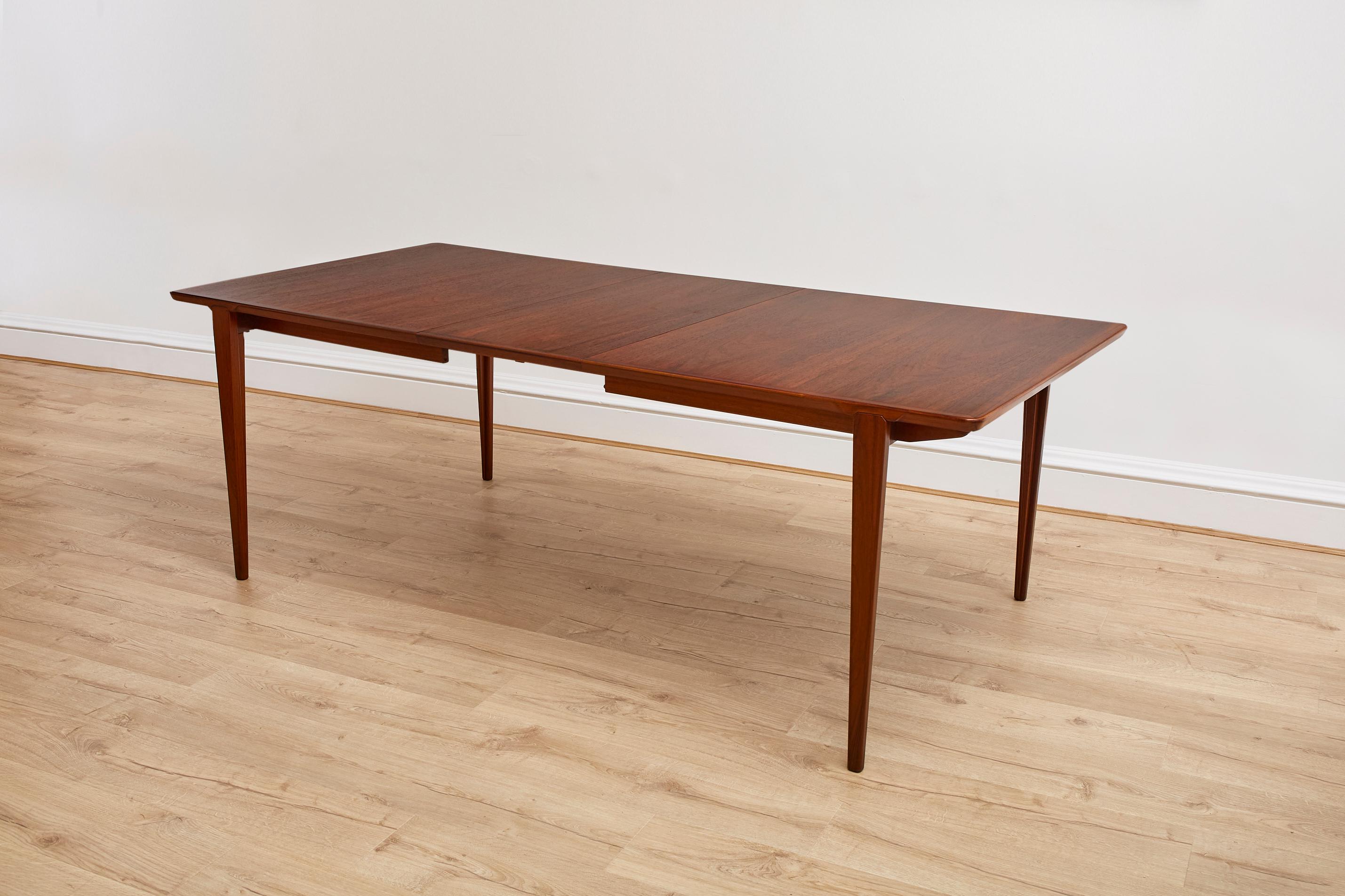 Danish Rosewood Extendable Dining Table by Henry Rosengren Hansen for Brande Mobelindus