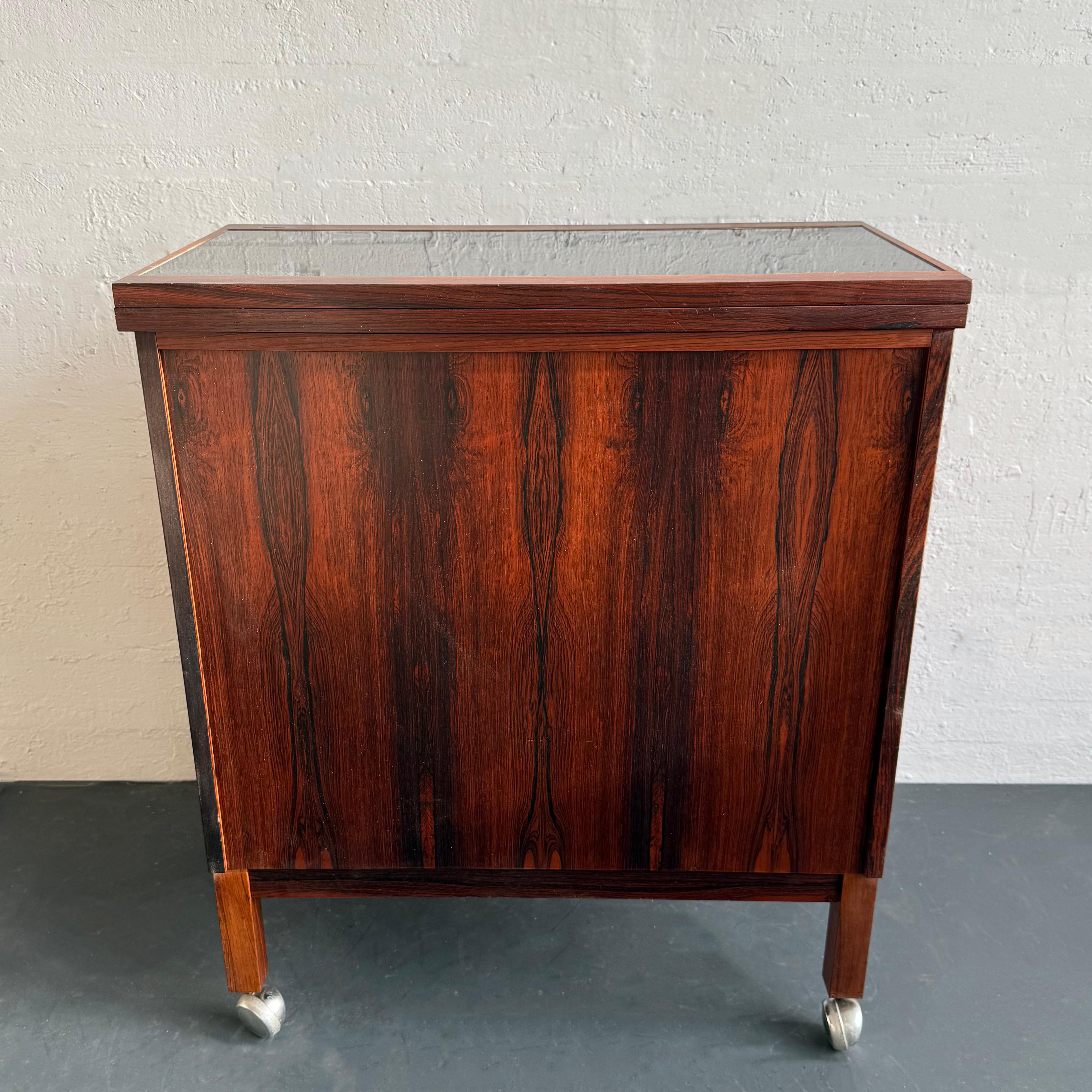 Mueble bar abatible de palisandro por Torbjørn Afdal para Bruksbo, Noruega en venta 3