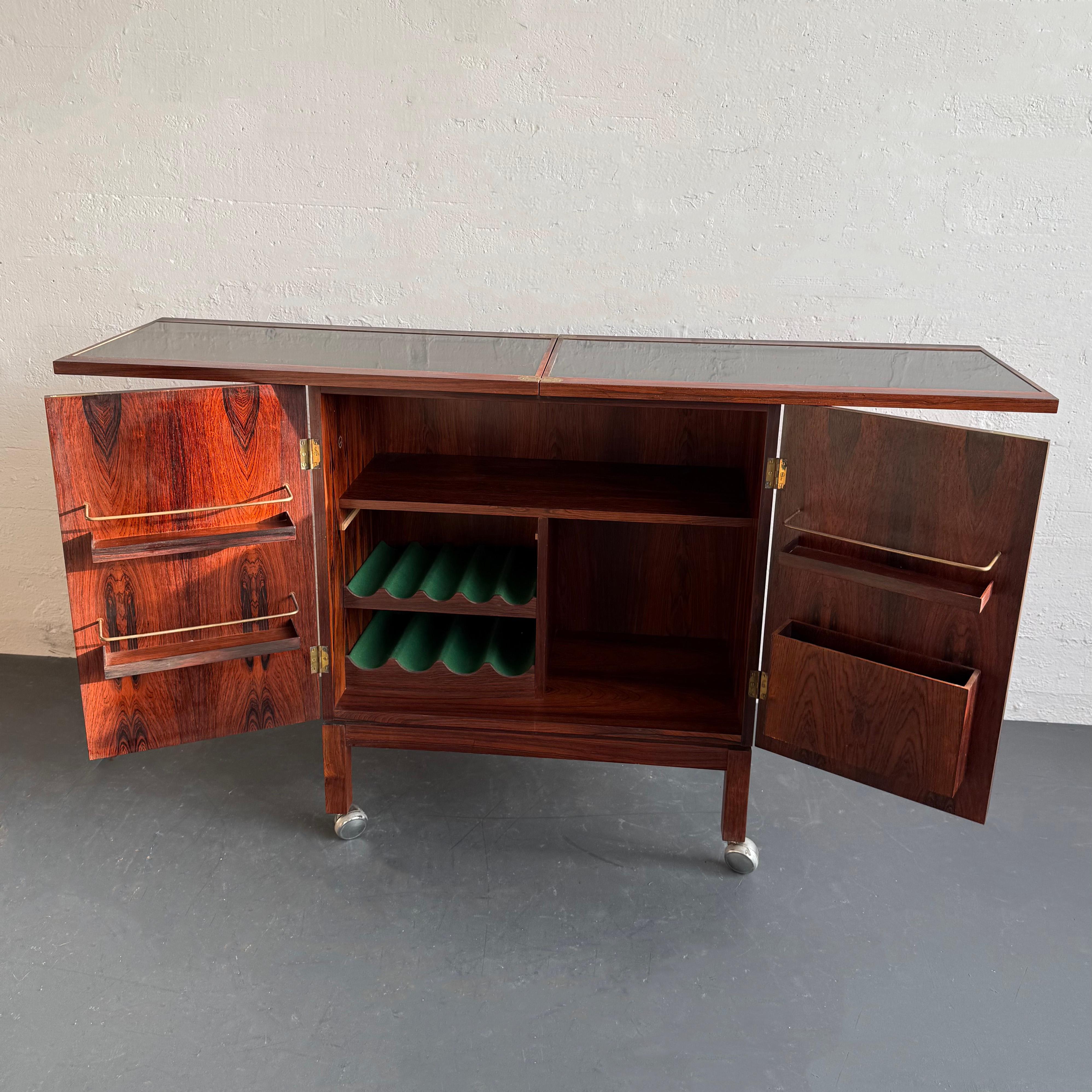 Mueble bar abatible de palisandro por Torbjørn Afdal para Bruksbo, Noruega Escandinavo moderno en venta
