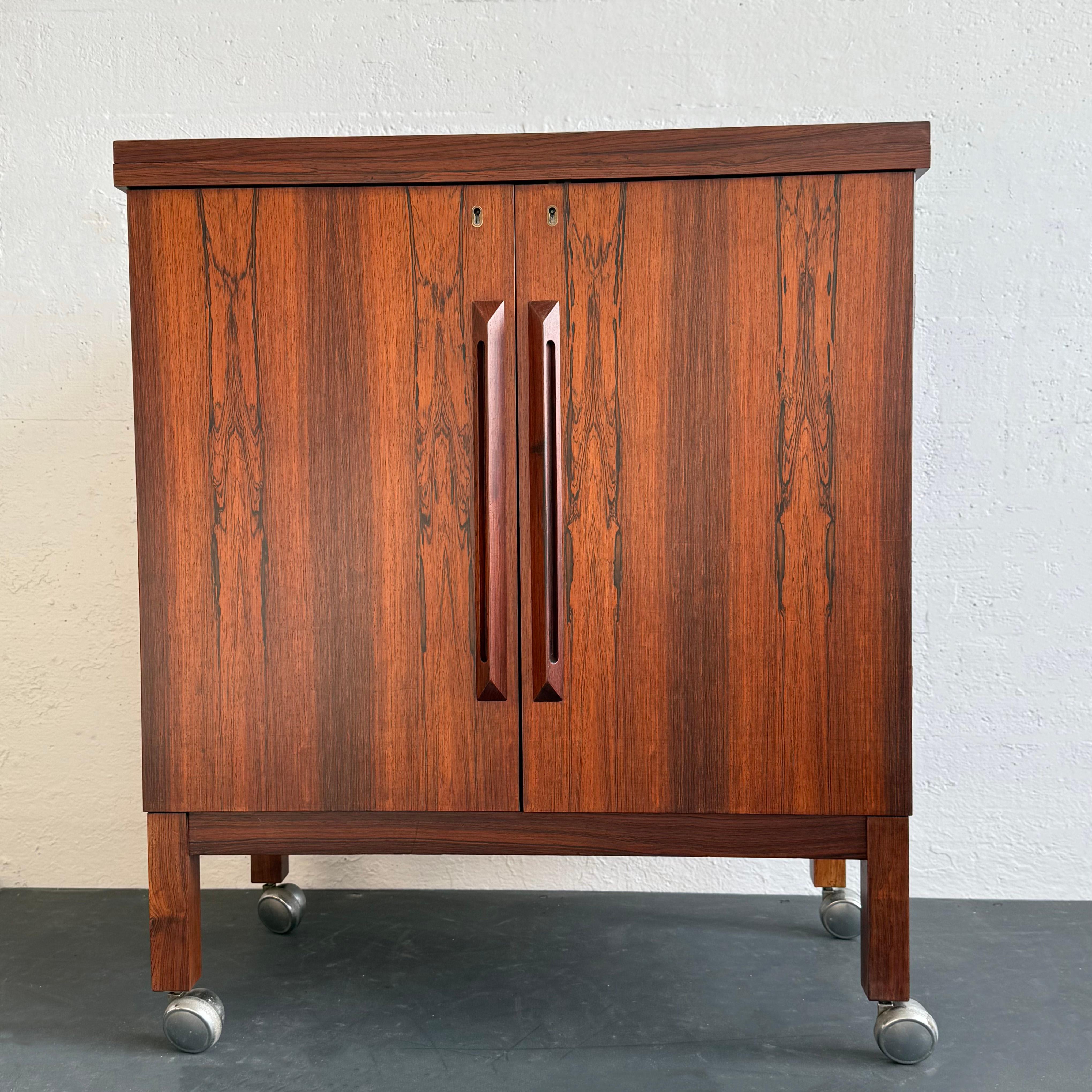Mueble bar abatible de palisandro por Torbjørn Afdal para Bruksbo, Noruega Noruego en venta