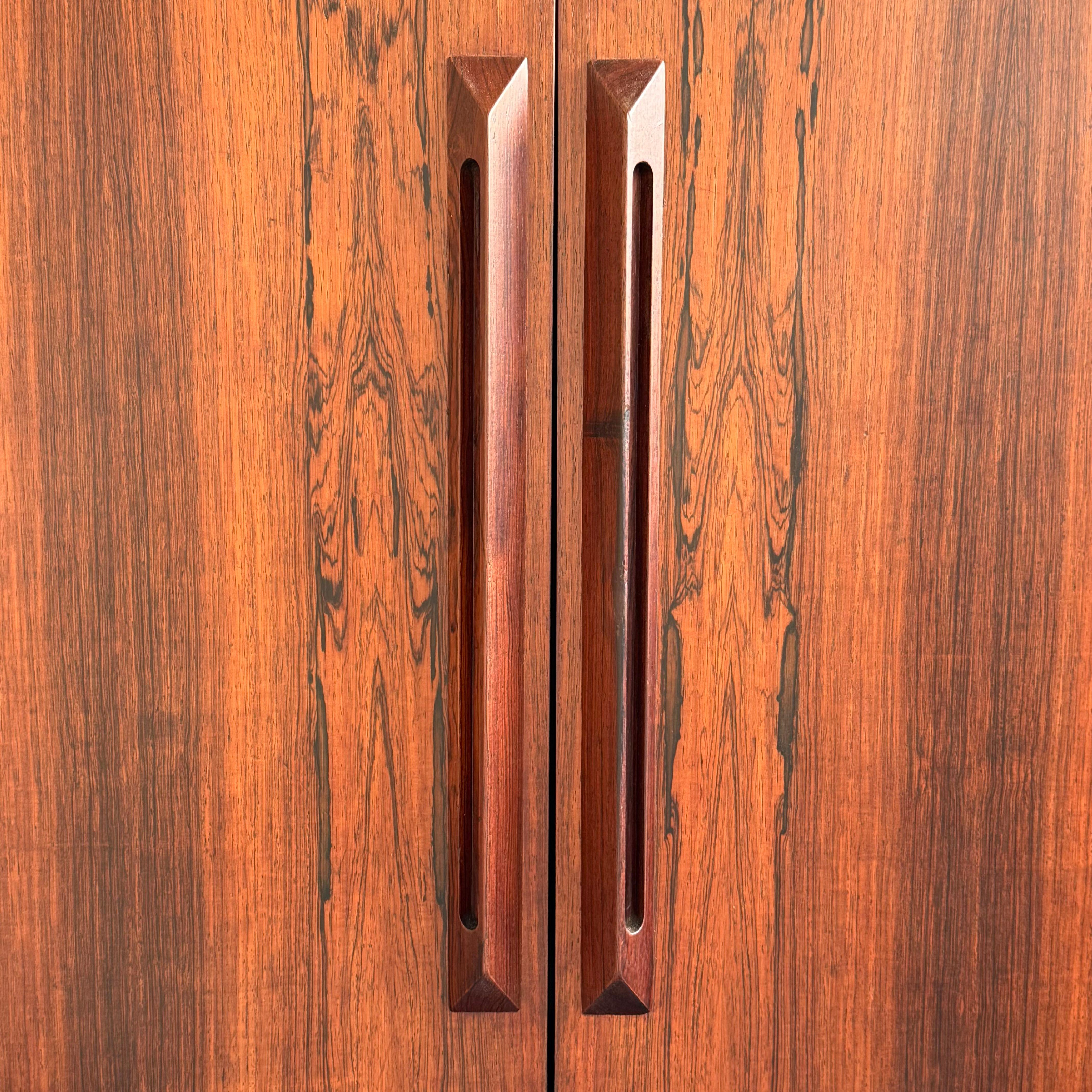 Mueble bar abatible de palisandro por Torbjørn Afdal para Bruksbo, Noruega en Bueno estado para la venta en Brooklyn, NY