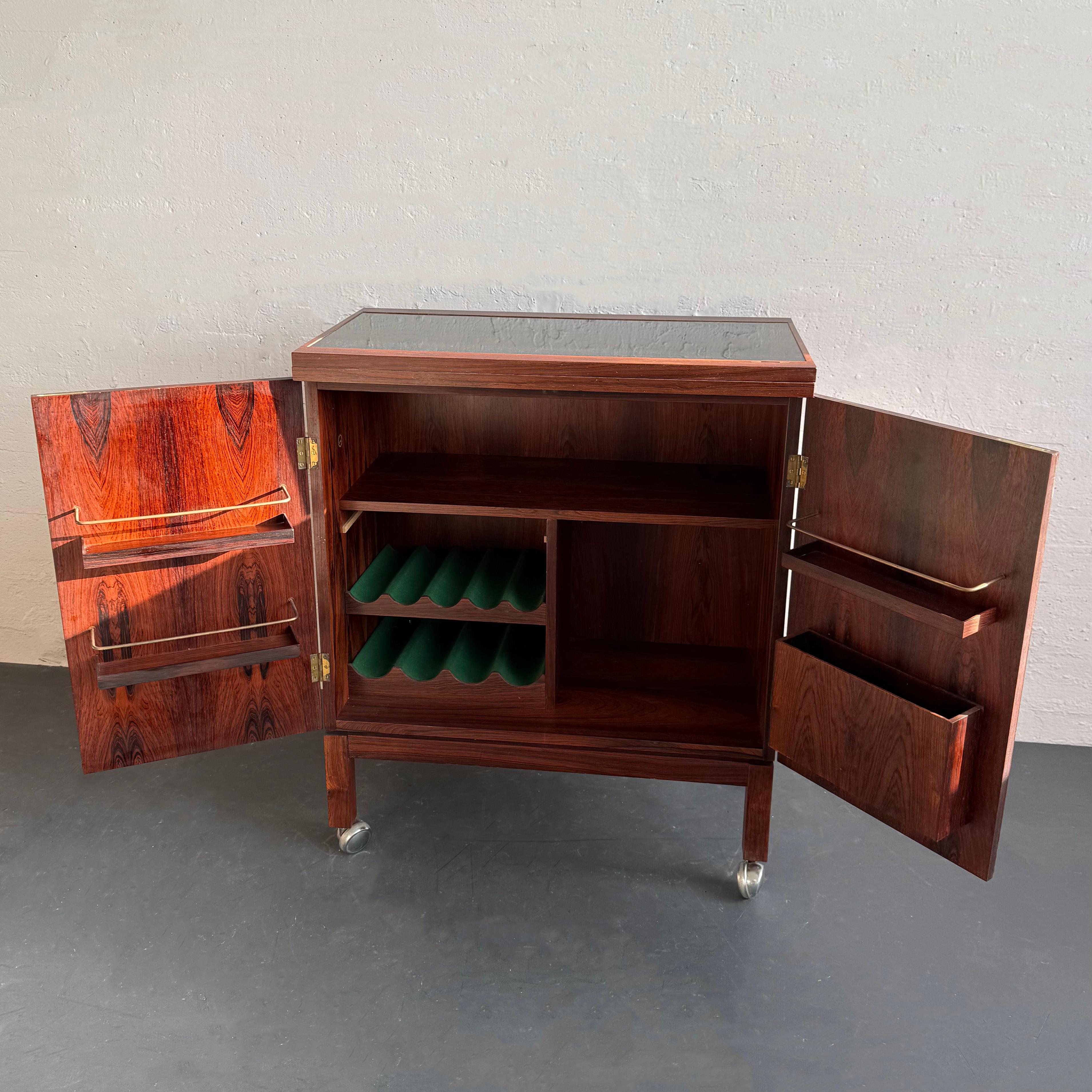 Mueble bar abatible de palisandro por Torbjørn Afdal para Bruksbo, Noruega Fórmica en venta