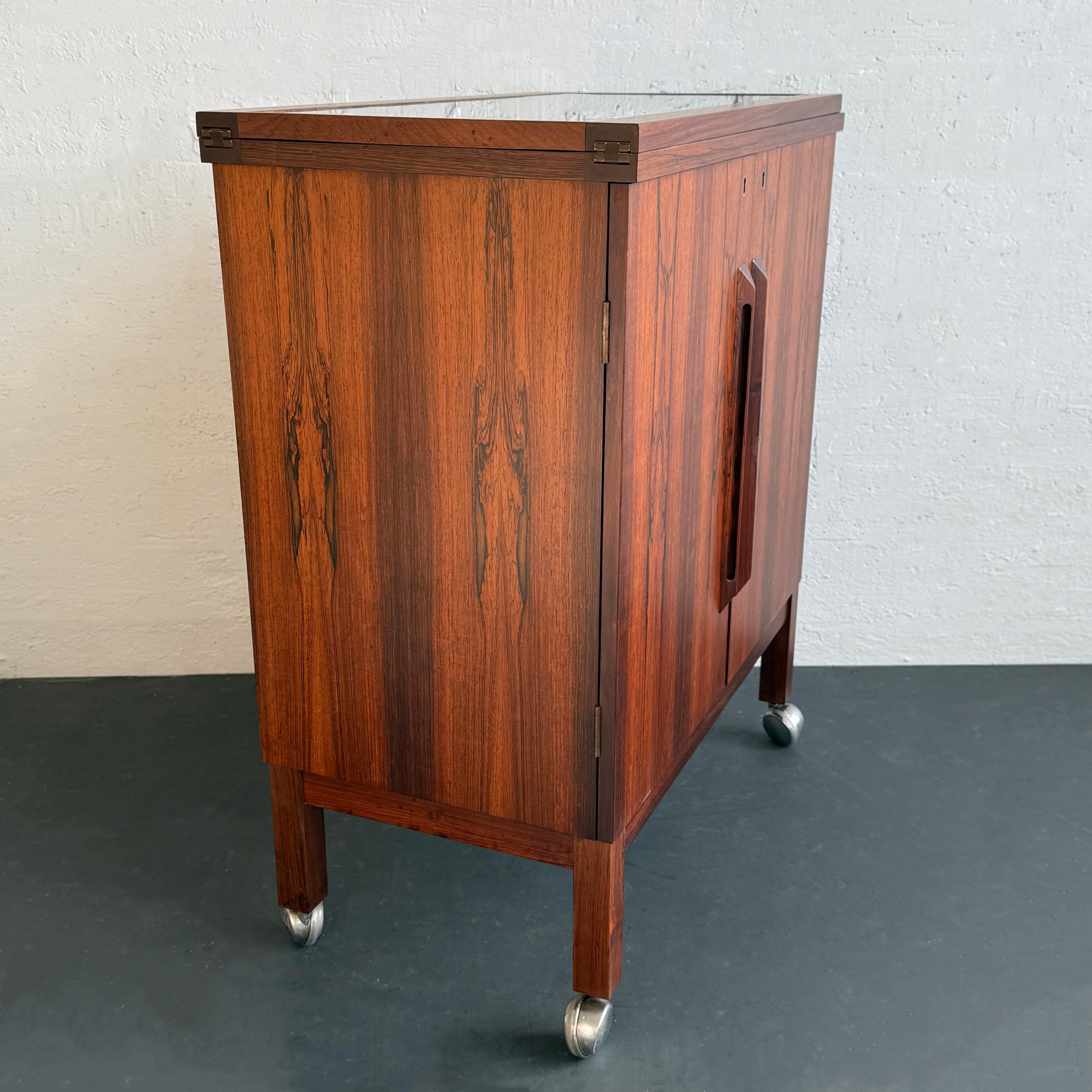 Mueble bar abatible de palisandro por Torbjørn Afdal para Bruksbo, Noruega en venta 2
