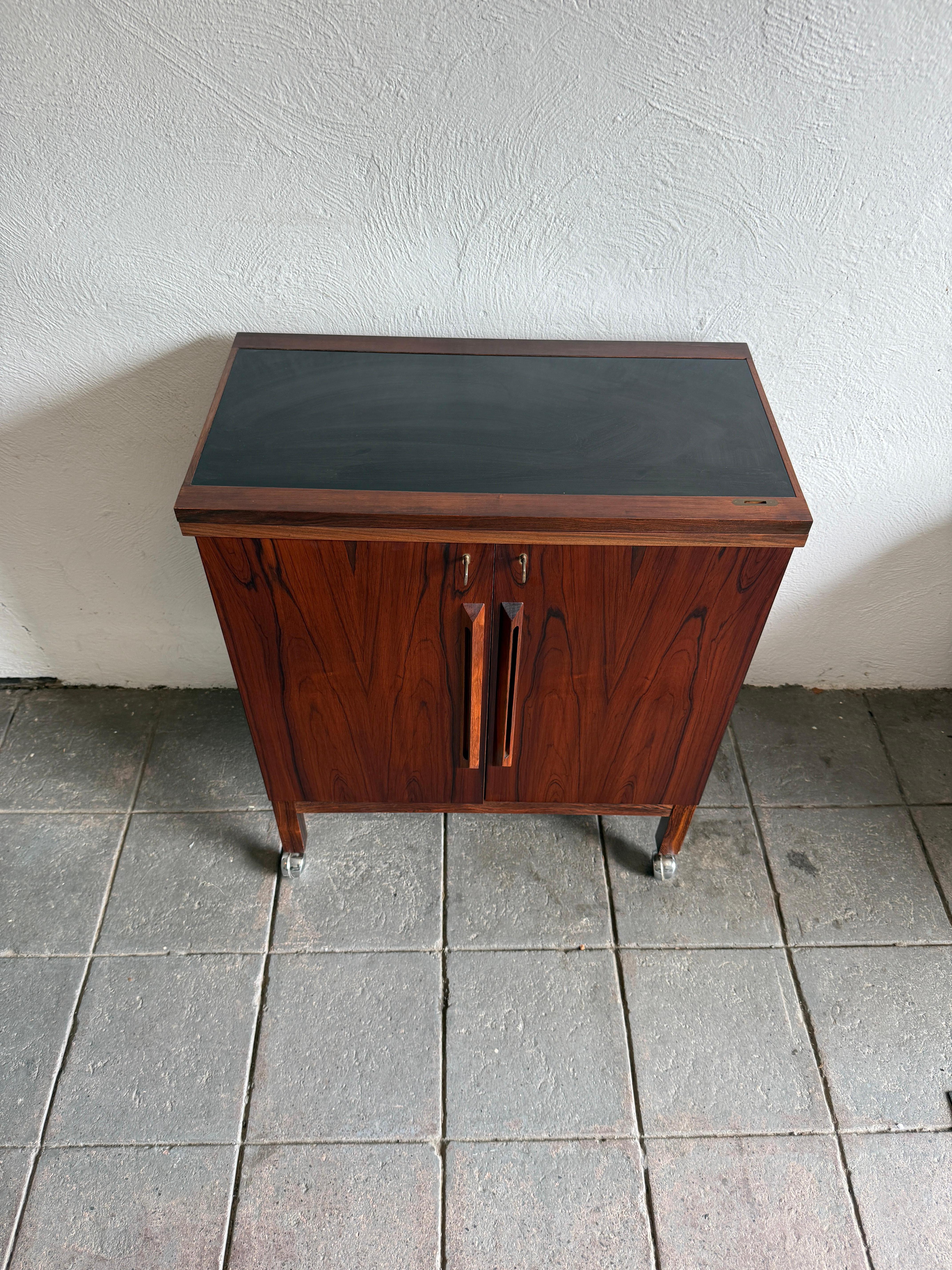 Carrito de bar abatible de palisandro Por Torbjørn Afdal para Bruksbo Noruega en venta 4