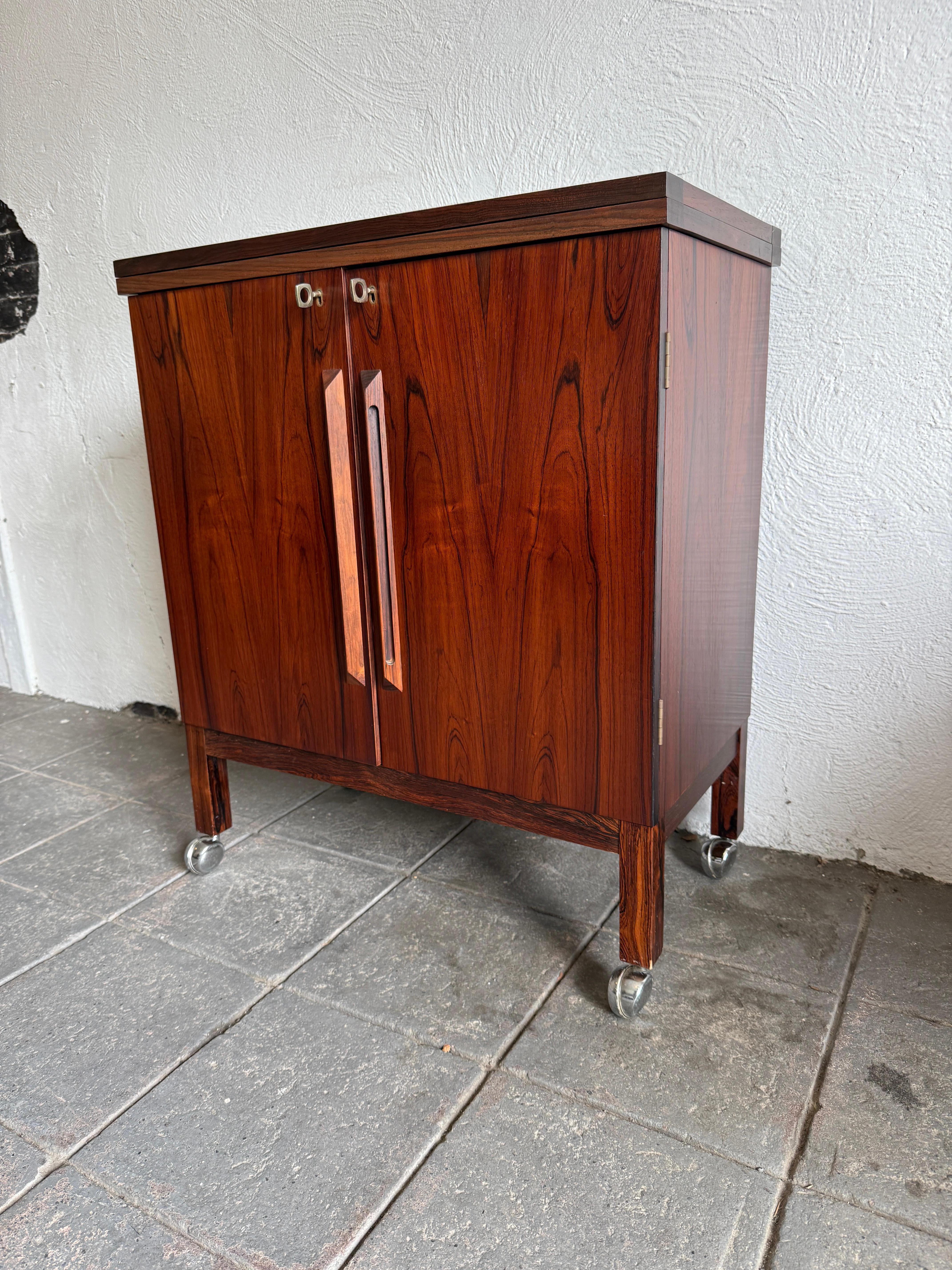 Carrito de bar abatible de palisandro Por Torbjørn Afdal para Bruksbo Noruega en venta 5