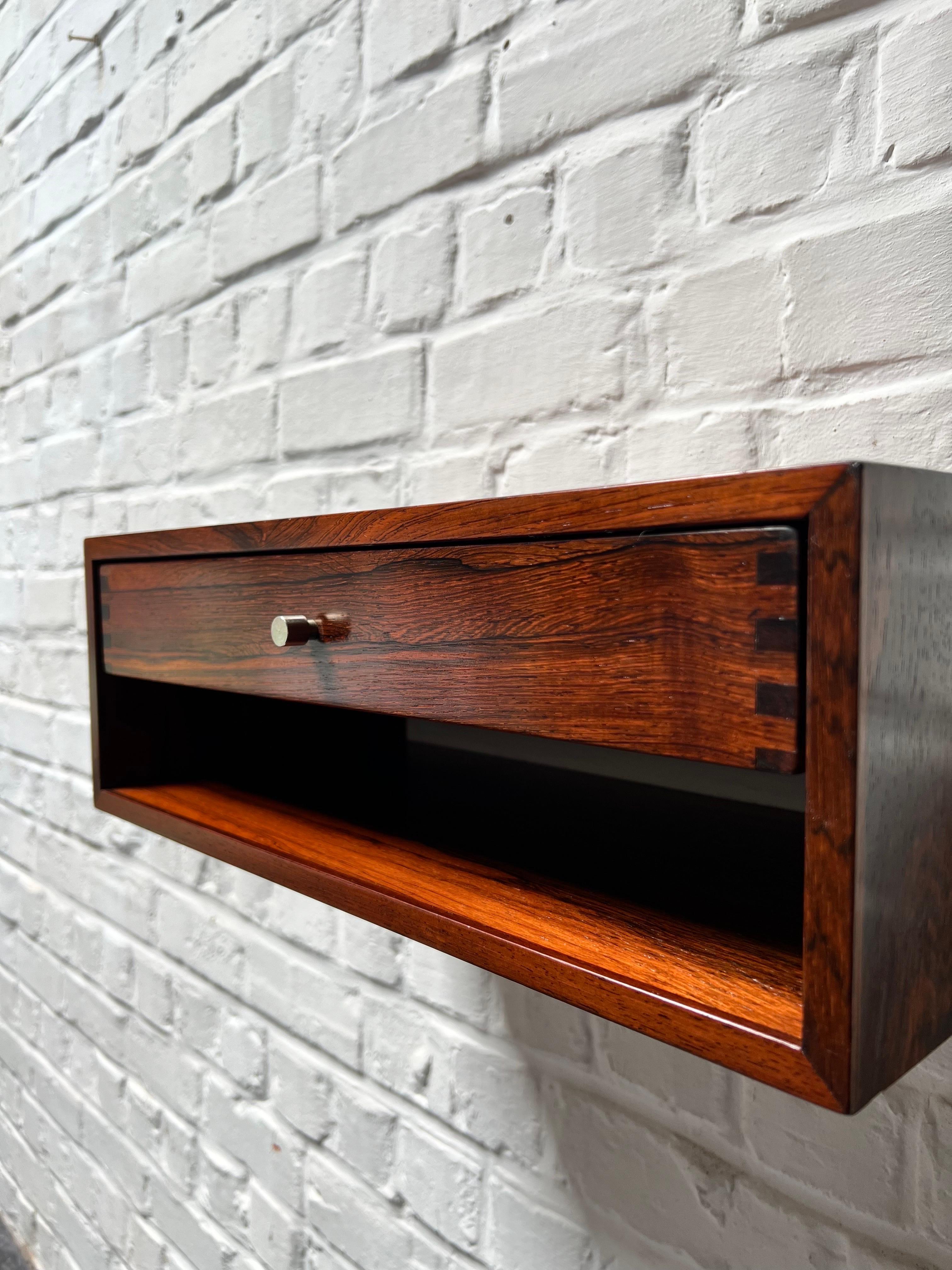 Rosewood floating Nightstand/console by Arch. Kai Kristiansen, Denmark 50s, Rare In Excellent Condition For Sale In Forest, BE