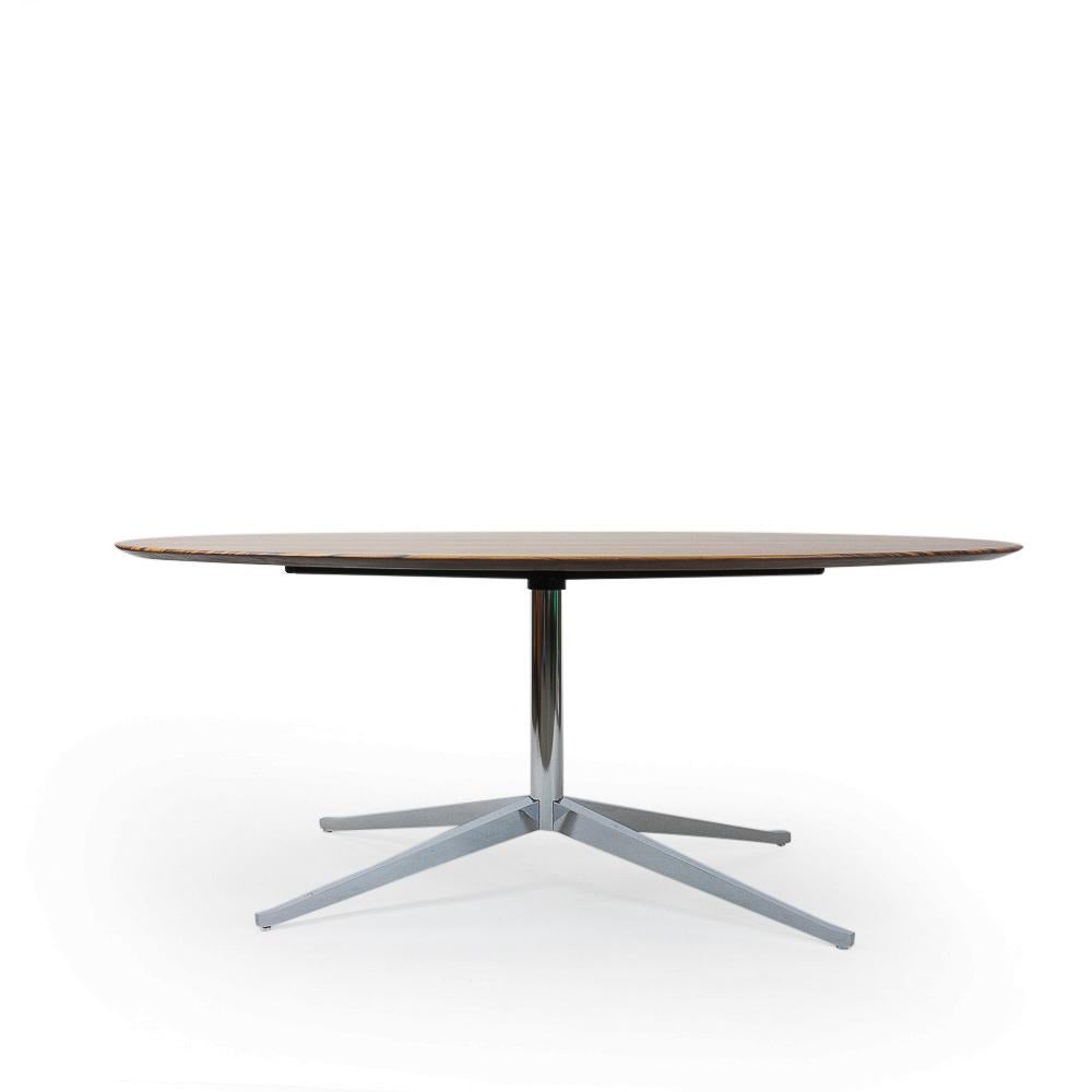 Stunning 1960s rosewood Florence knoll table desk – Oval shape.

Oval dining table in rio-palisander designed by Florence Knoll in 1961, produced by Knoll International.

This Brazilian rosewood table top come with the difficult to find and