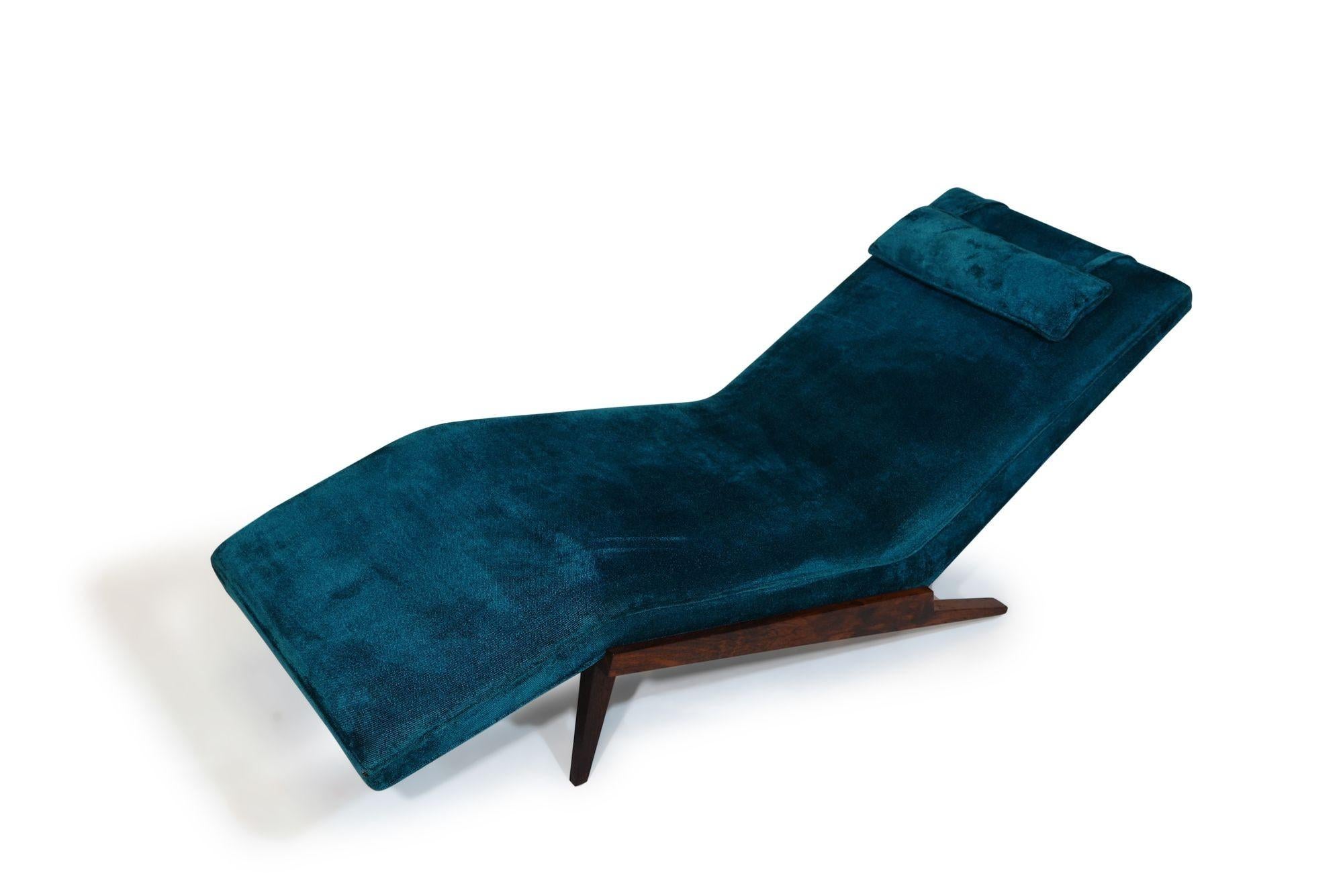 1960s Brazilian Modern chaise lounge, crafted with a striking angled form and a solid jacaranda rosewood base. Its high-quality construction and stunning wood base are complemented by vintage turquoise velvet upholstery, which can be used as-found