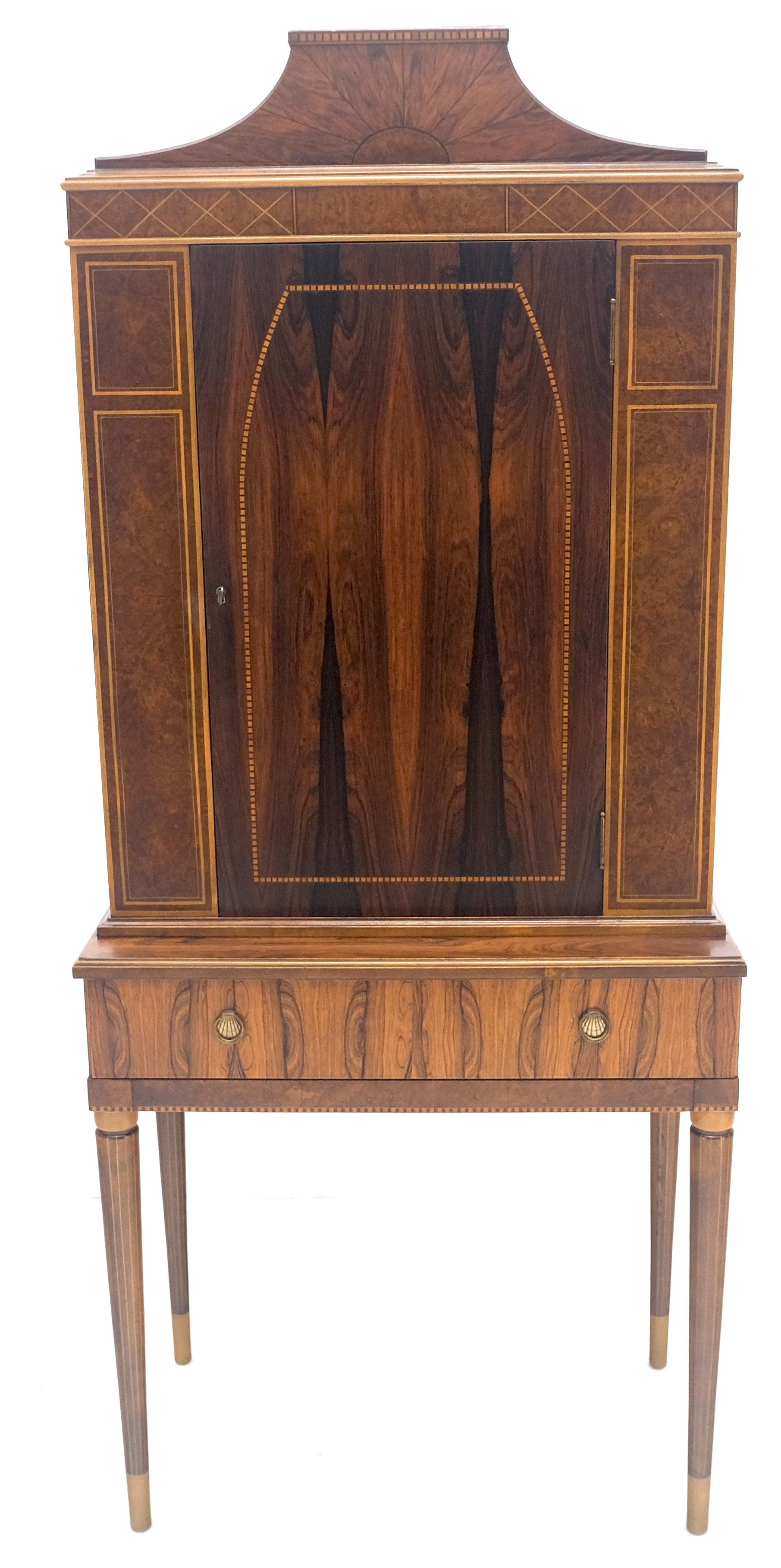 Art Déco Palissandro francese Art Deco con gambe affusolate, credenza, buffet, armadio a muro MINT! in vendita