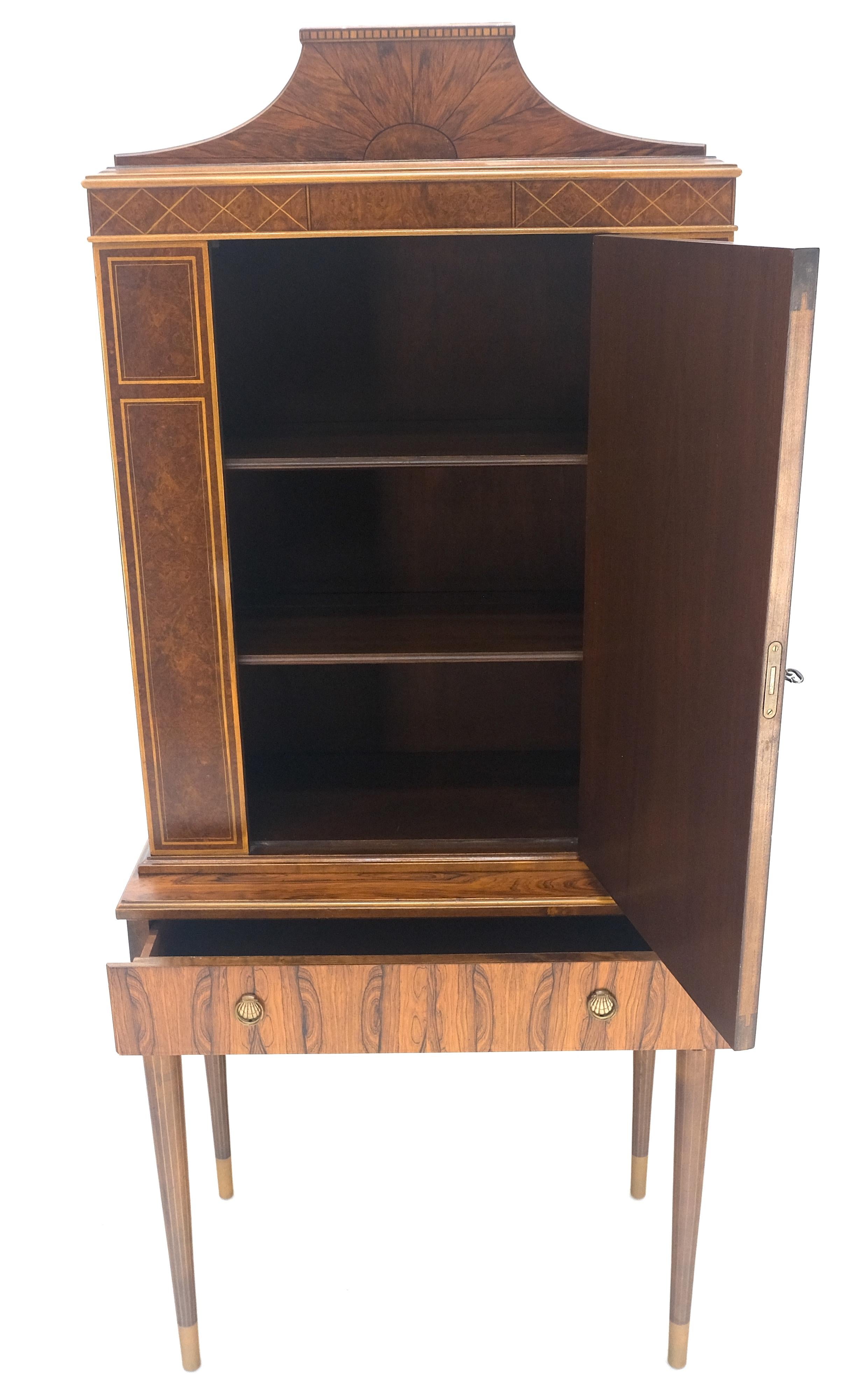 Laccato Palissandro francese Art Deco con gambe affusolate, credenza, buffet, armadio a muro MINT! in vendita