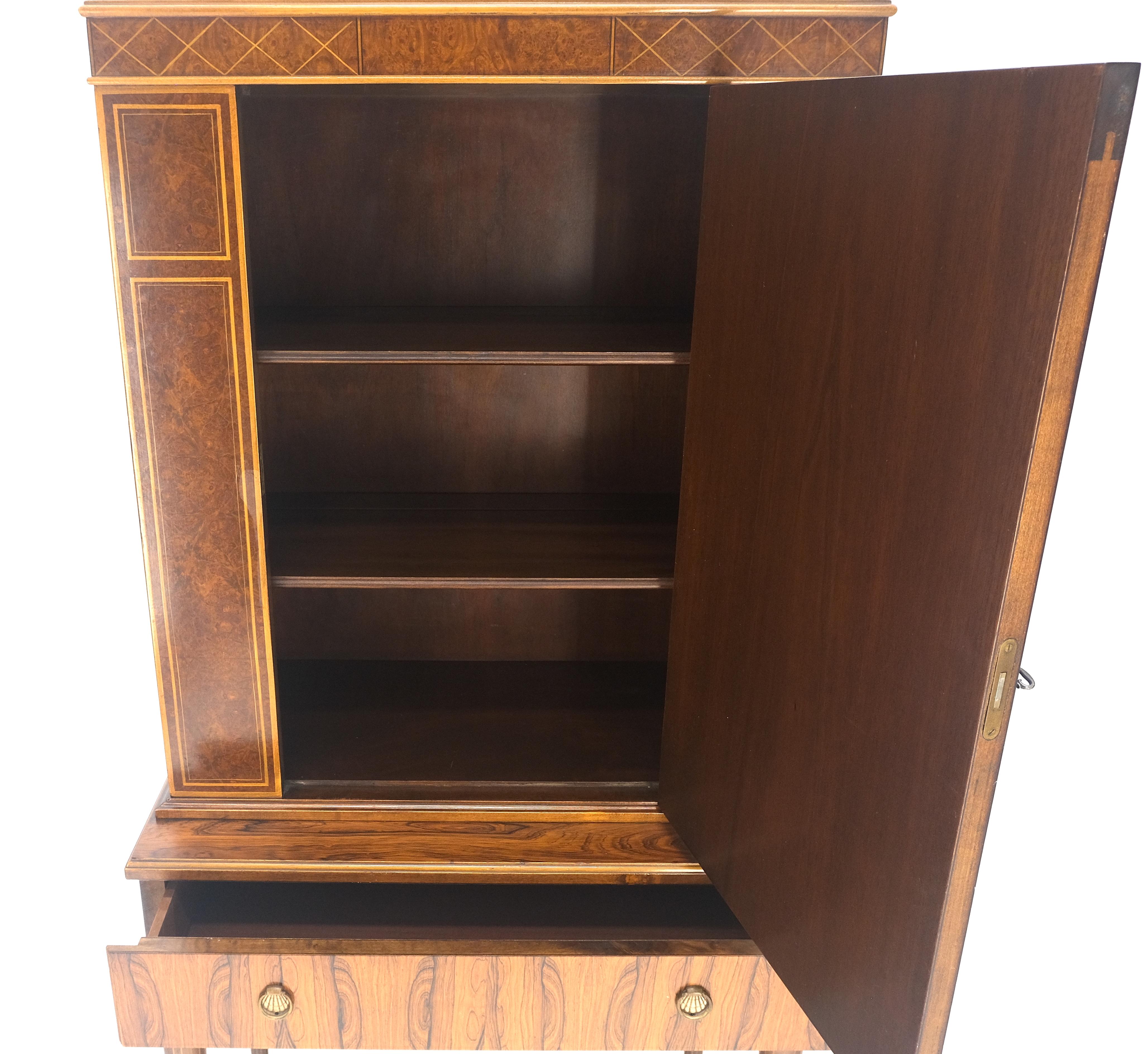 Palissandro francese Art Deco con gambe affusolate, credenza, buffet, armadio a muro MINT! In condizioni buone in vendita a Rockaway, NJ