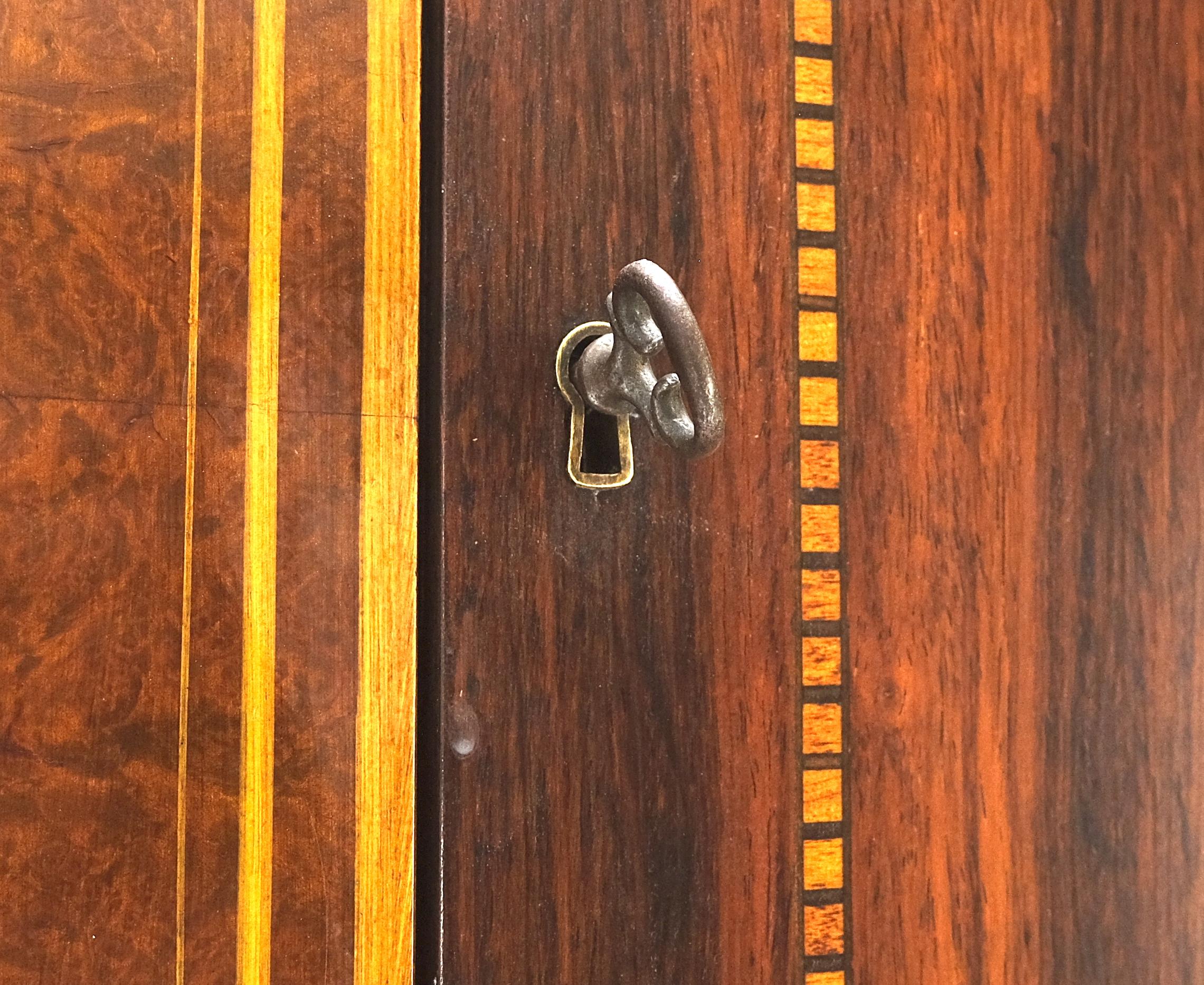 XX secolo Palissandro francese Art Deco con gambe affusolate, credenza, buffet, armadio a muro MINT! in vendita