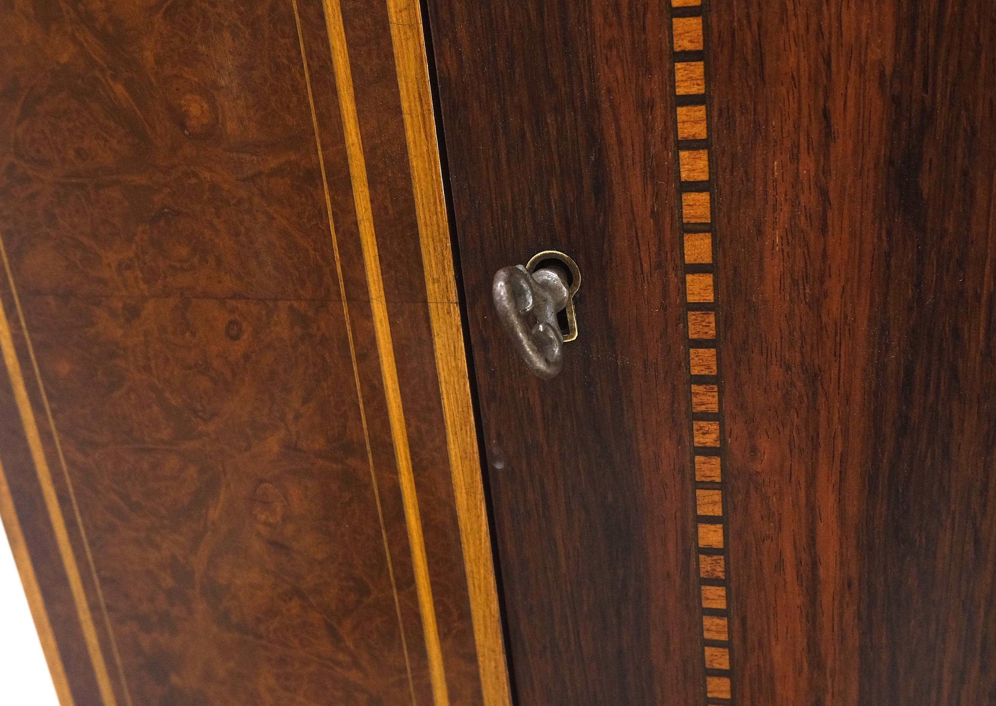 Palissandro francese Art Deco con gambe affusolate, credenza, buffet, armadio a muro MINT! in vendita 1