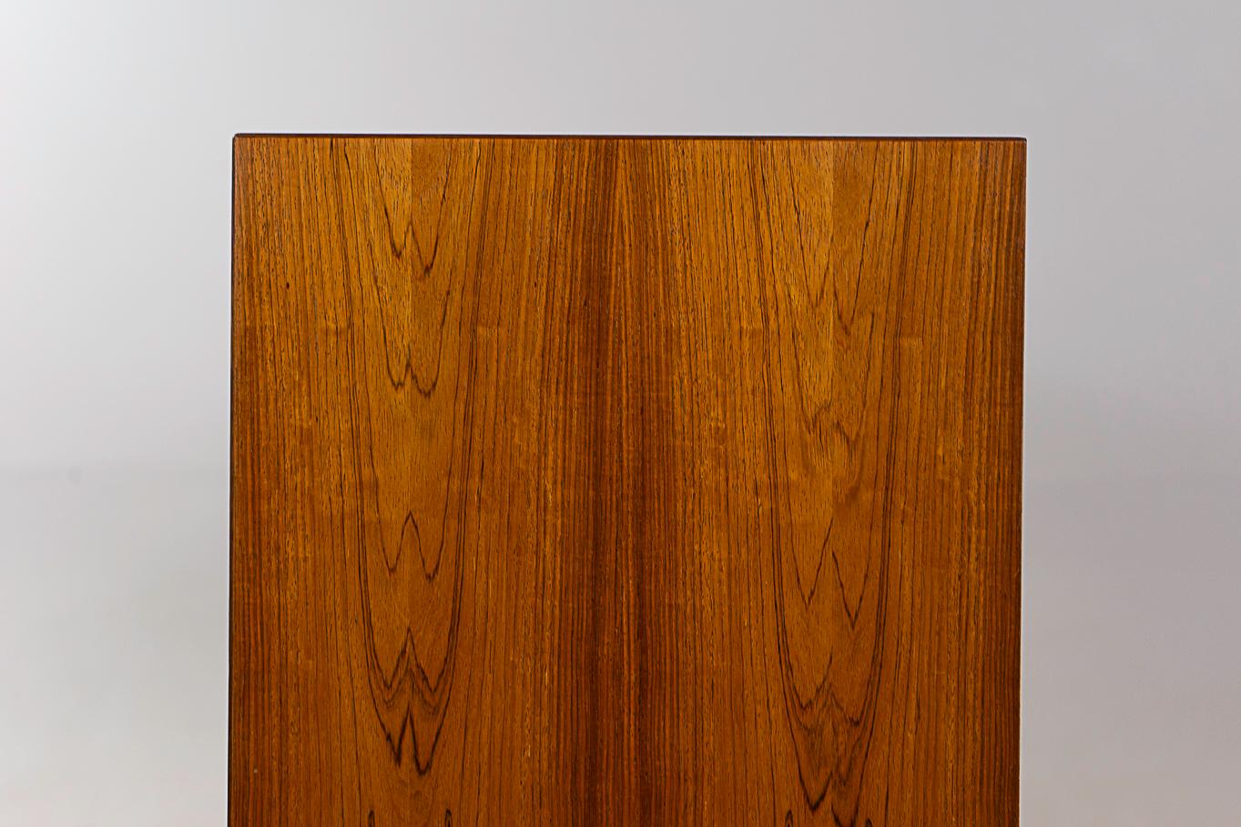 Rosewood & Glass Danish Cabinet by Hundevad For Sale 4