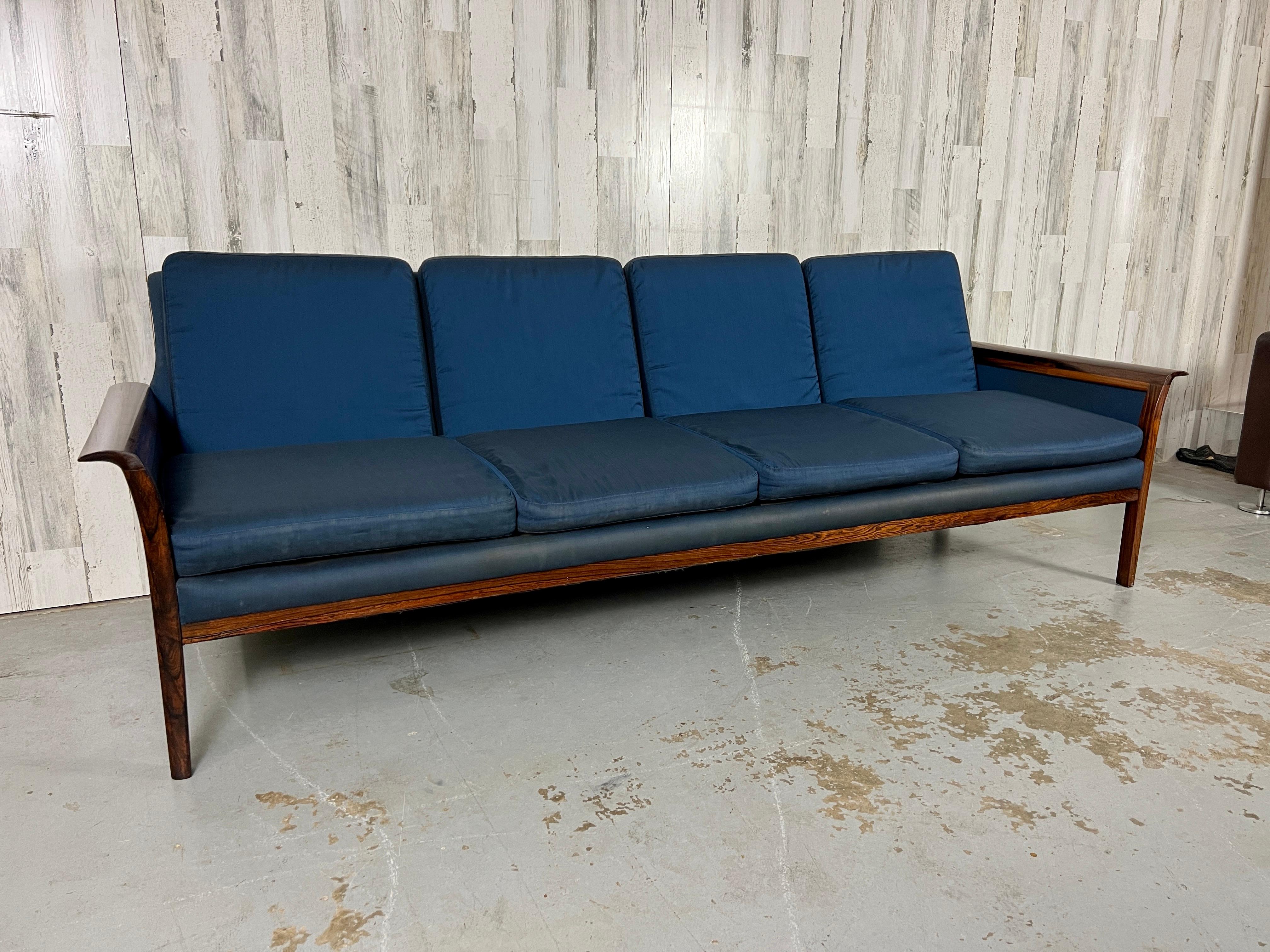 Rosenholz-Sofa von Hans Olsen für Vatne Mobler (Dänisch) im Angebot