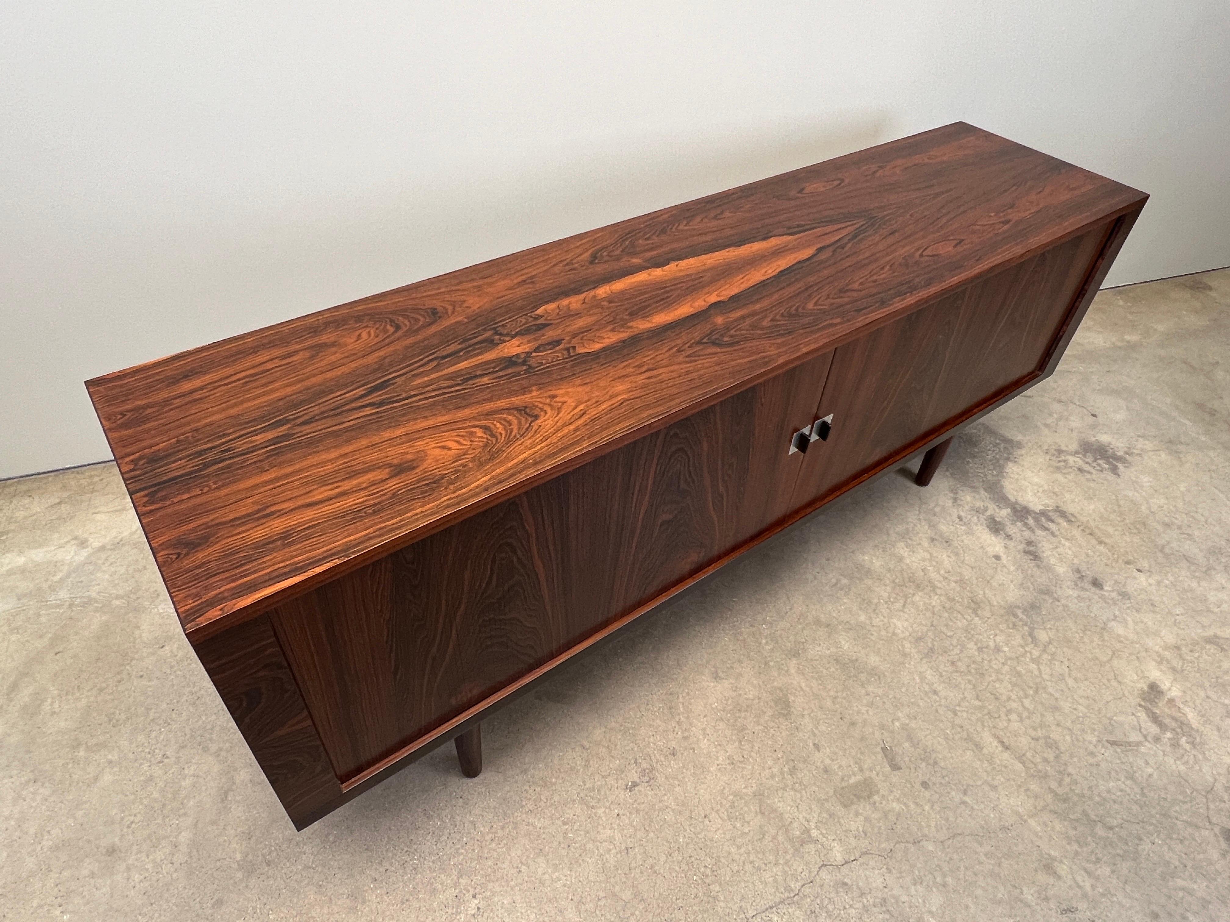 Rosewood Hans Wegner RY-25 Credenza for Ry Mobler For Sale 9