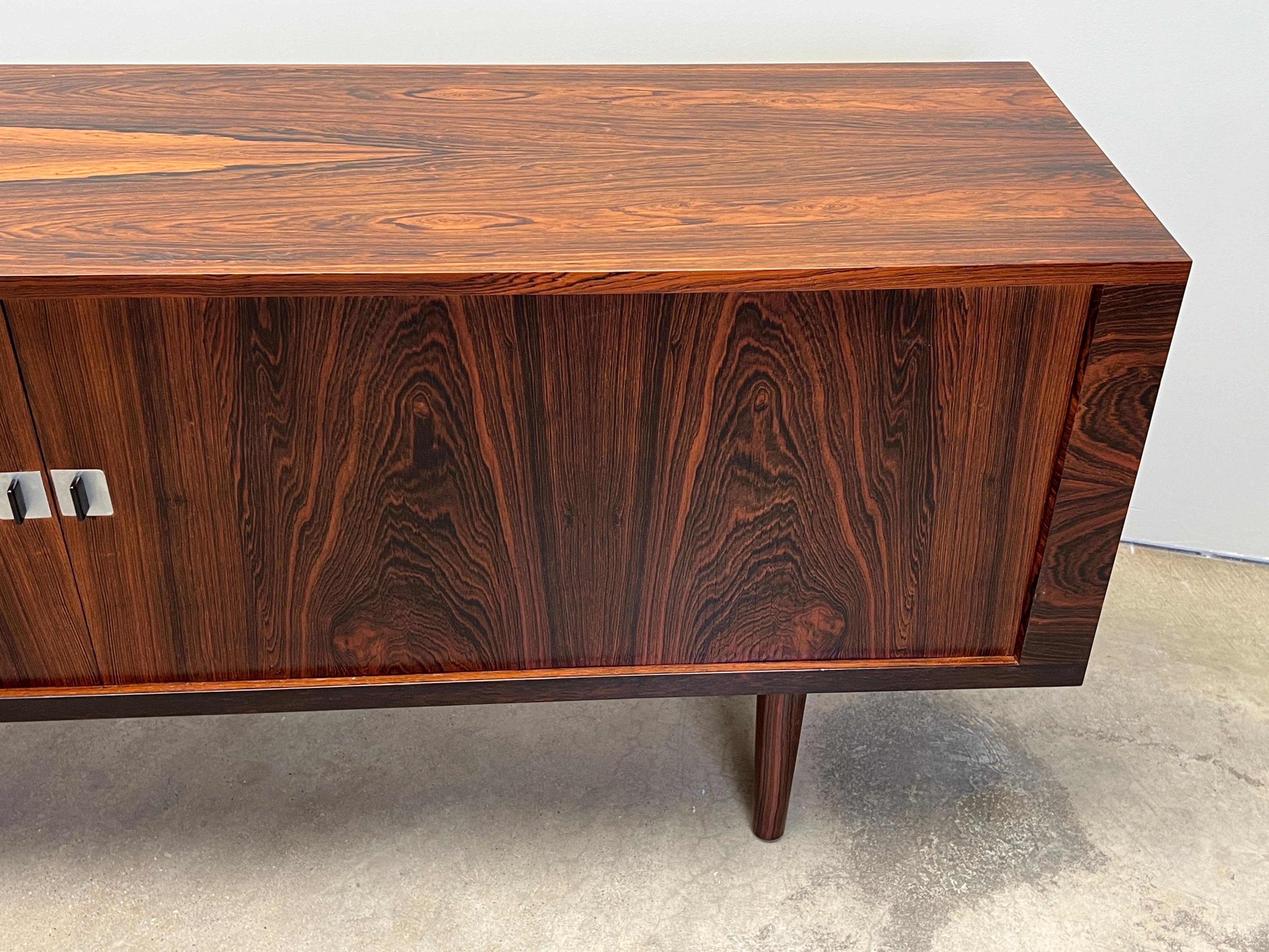 Rosewood Hans Wegner RY-25 Credenza for Ry Mobler For Sale 12
