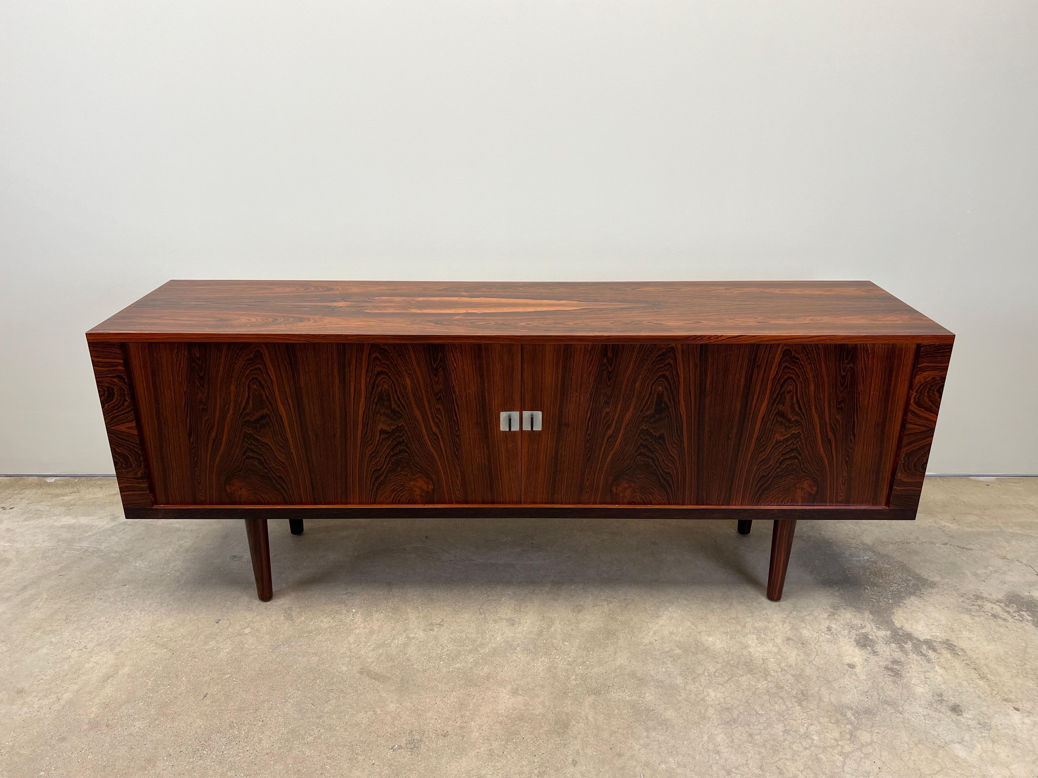 Rosewood Hans Wegner RY-25 Credenza for Ry Mobler In Good Condition For Sale In Dallas, TX