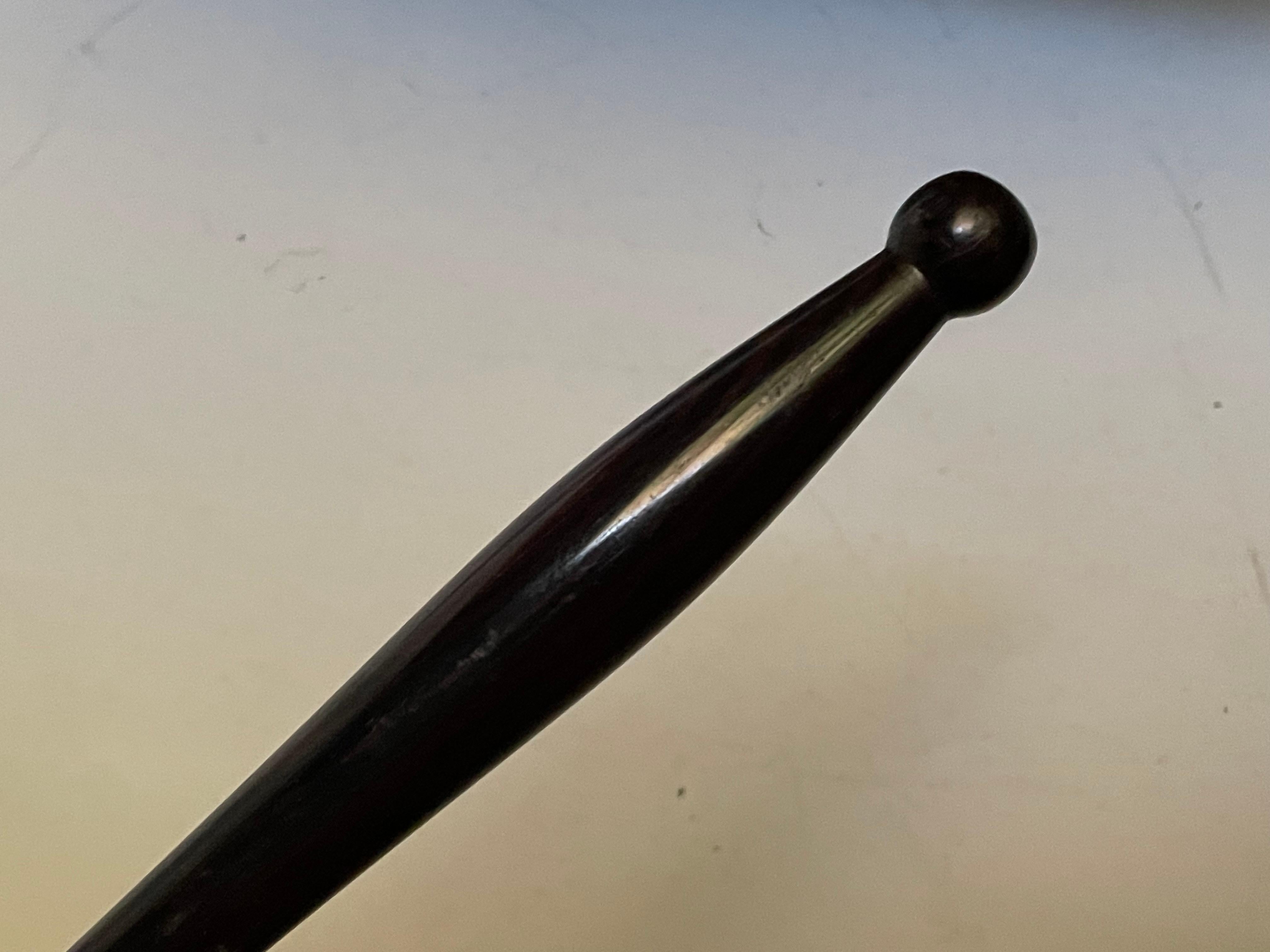 Mazo de Juez Subastador tallado en madera dura de palisandro en venta 3