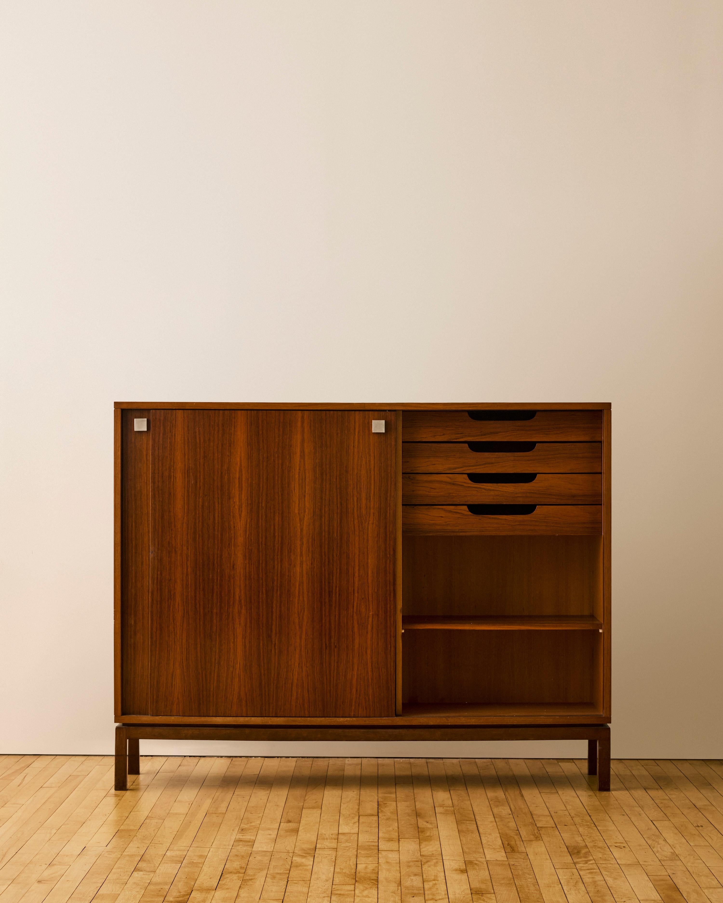 Rosewood Highboard Cabinet by Alfred Hendrickx im Zustand „Gut“ im Angebot in Long Island City, NY