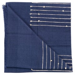 Plaque artisanale indigo avec de riches rayures bleu indigo et crème nouées à la main