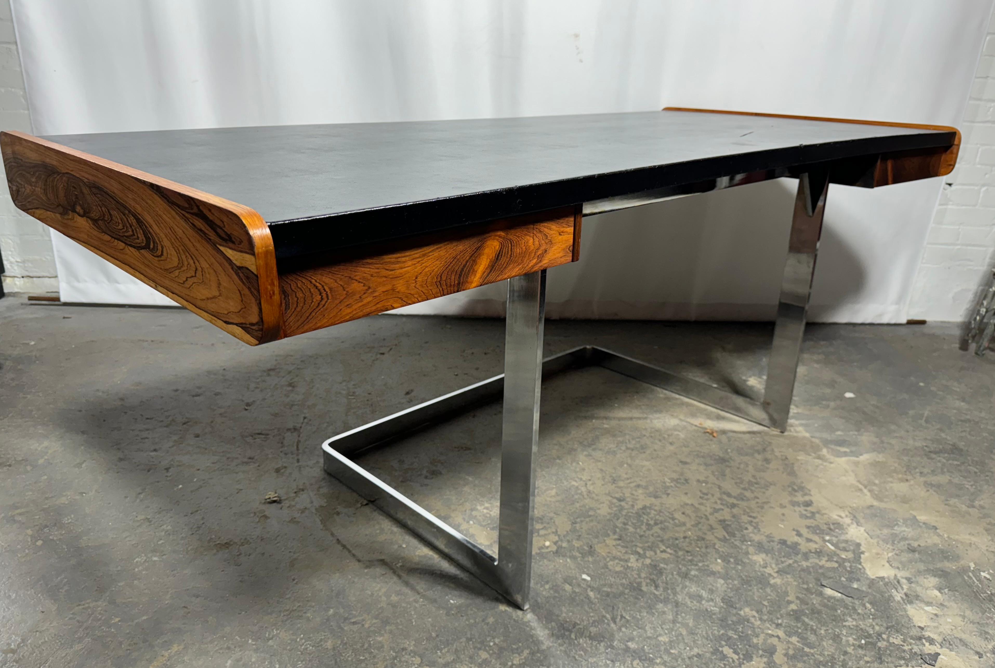 Scrivania in palissandro/pelle e cromo di Ste. Marie e Laurent , Modernisti in vendita 5