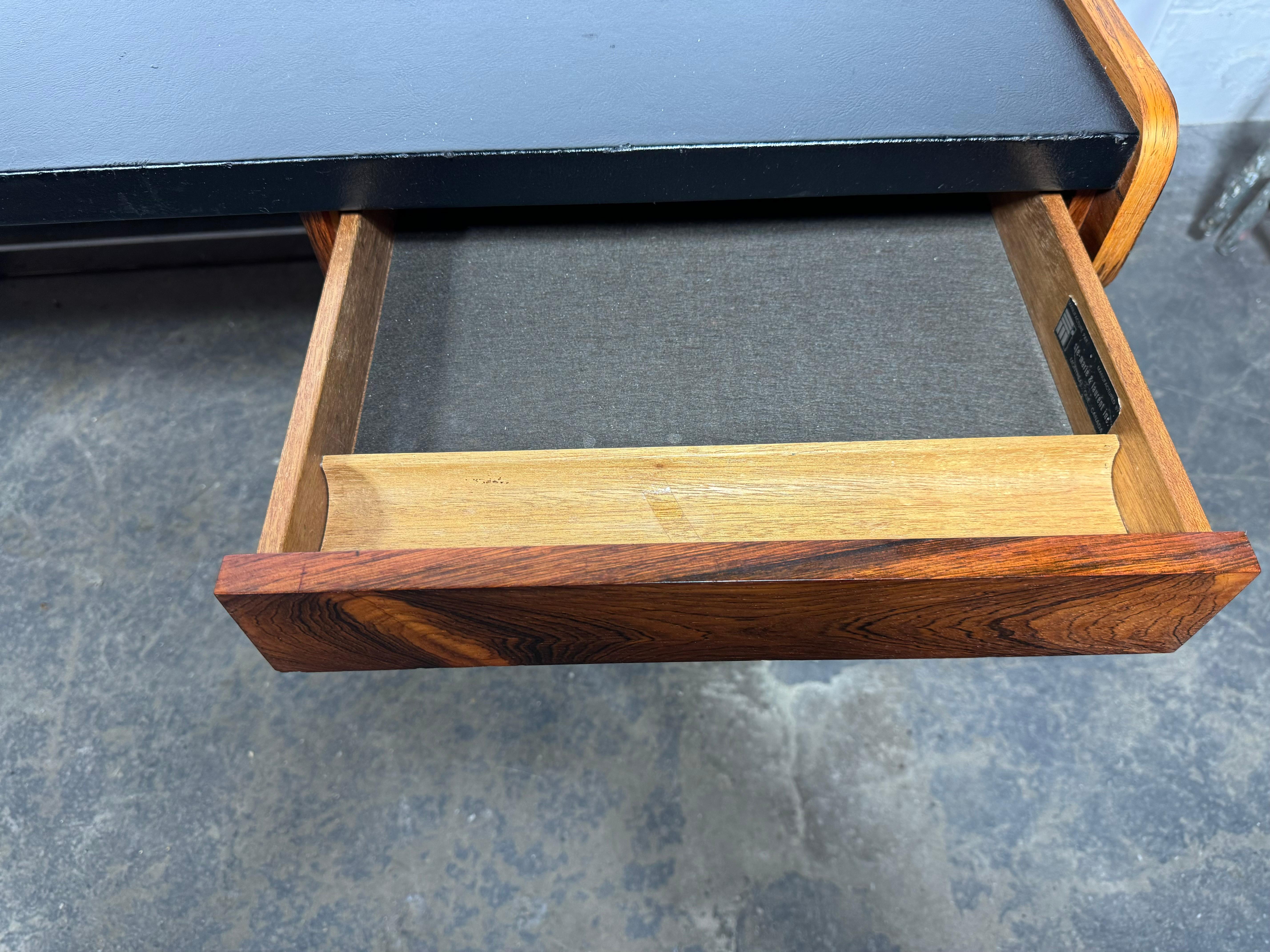 Metà XX secolo Scrivania in palissandro/pelle e cromo di Ste. Marie e Laurent , Modernisti in vendita