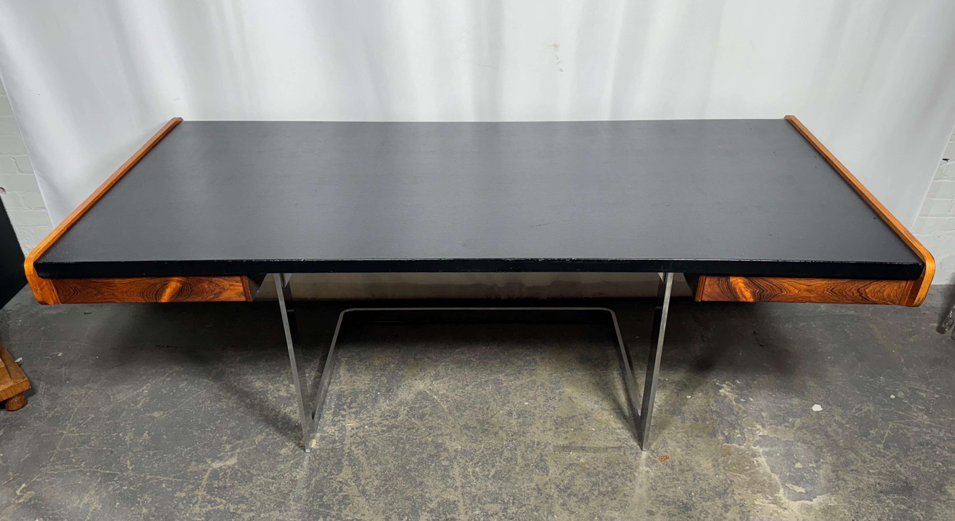 Pelle Scrivania in palissandro/pelle e cromo di Ste. Marie e Laurent , Modernisti in vendita