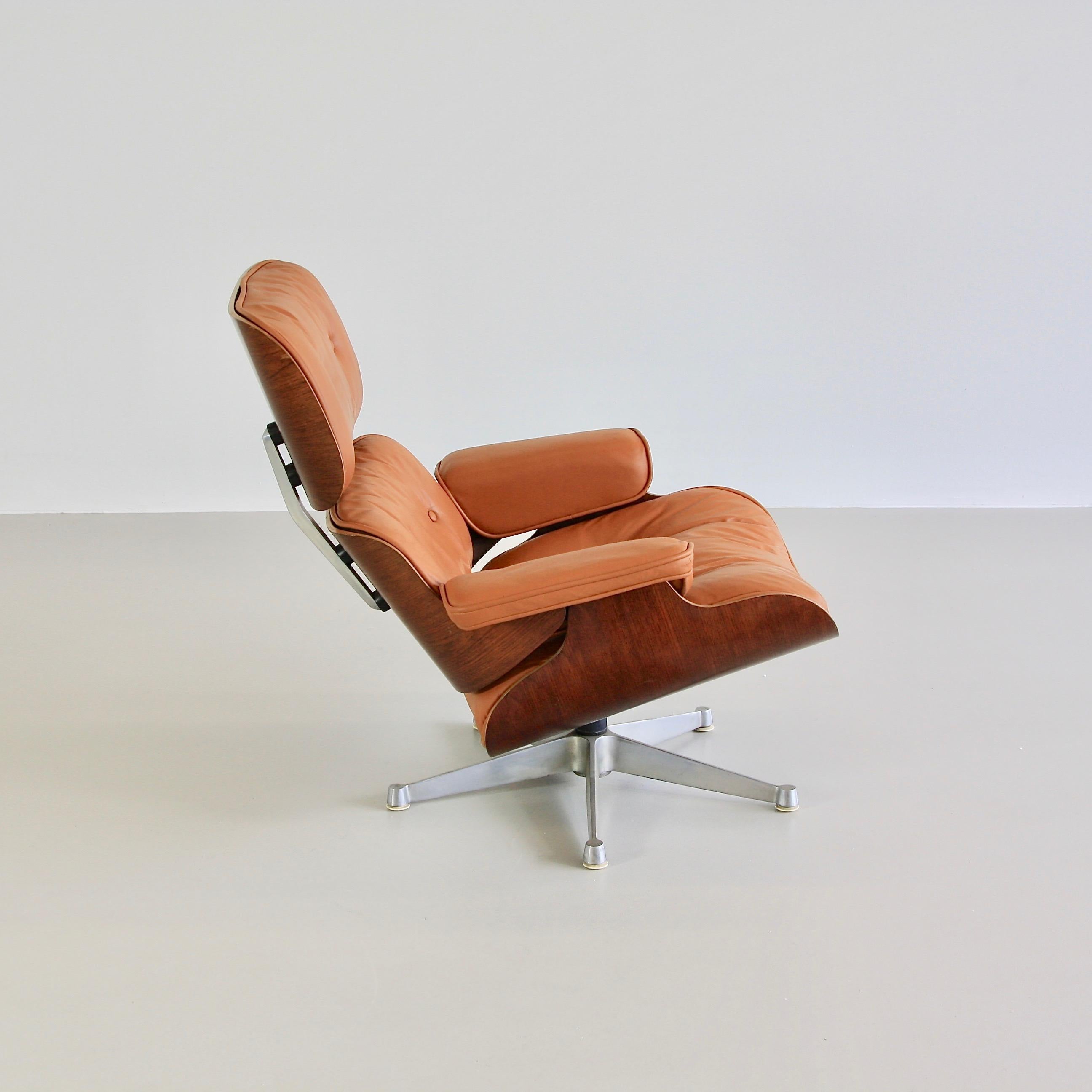 Original lounge chair (Model 670) designed by Ray and Charles Eames. Italy, ICF (Herman Miller), 1960s.

Very early production lounge chair produced under licence from Herman Miller. Plywood shell in rosewood with cognac colored leather which has