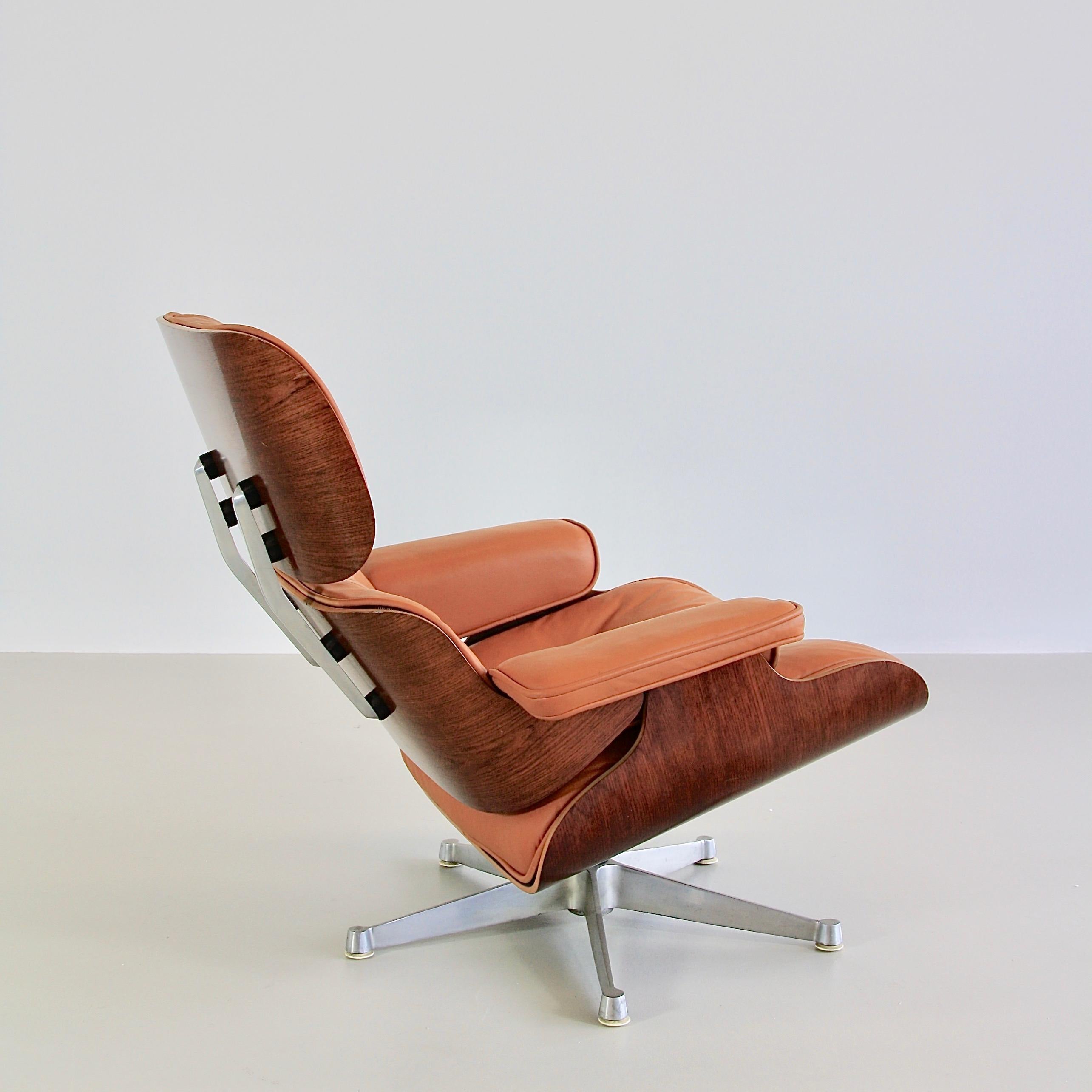Rosewood Lounge Chair by Ray & Charles Eames, 1960s In Good Condition In Berlin, Berlin