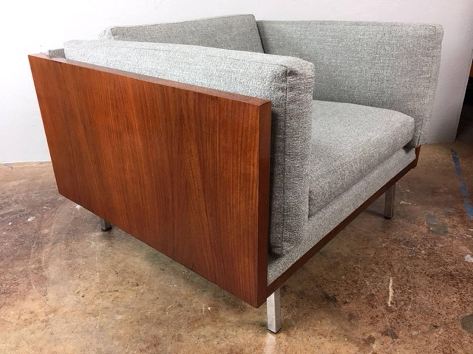 Unique rosewood wrapped low back cube chair with chrome legs by Komfort of Denmark. Rare. New upholstery.  Circa 1970s.

Measures: Seat height is 16