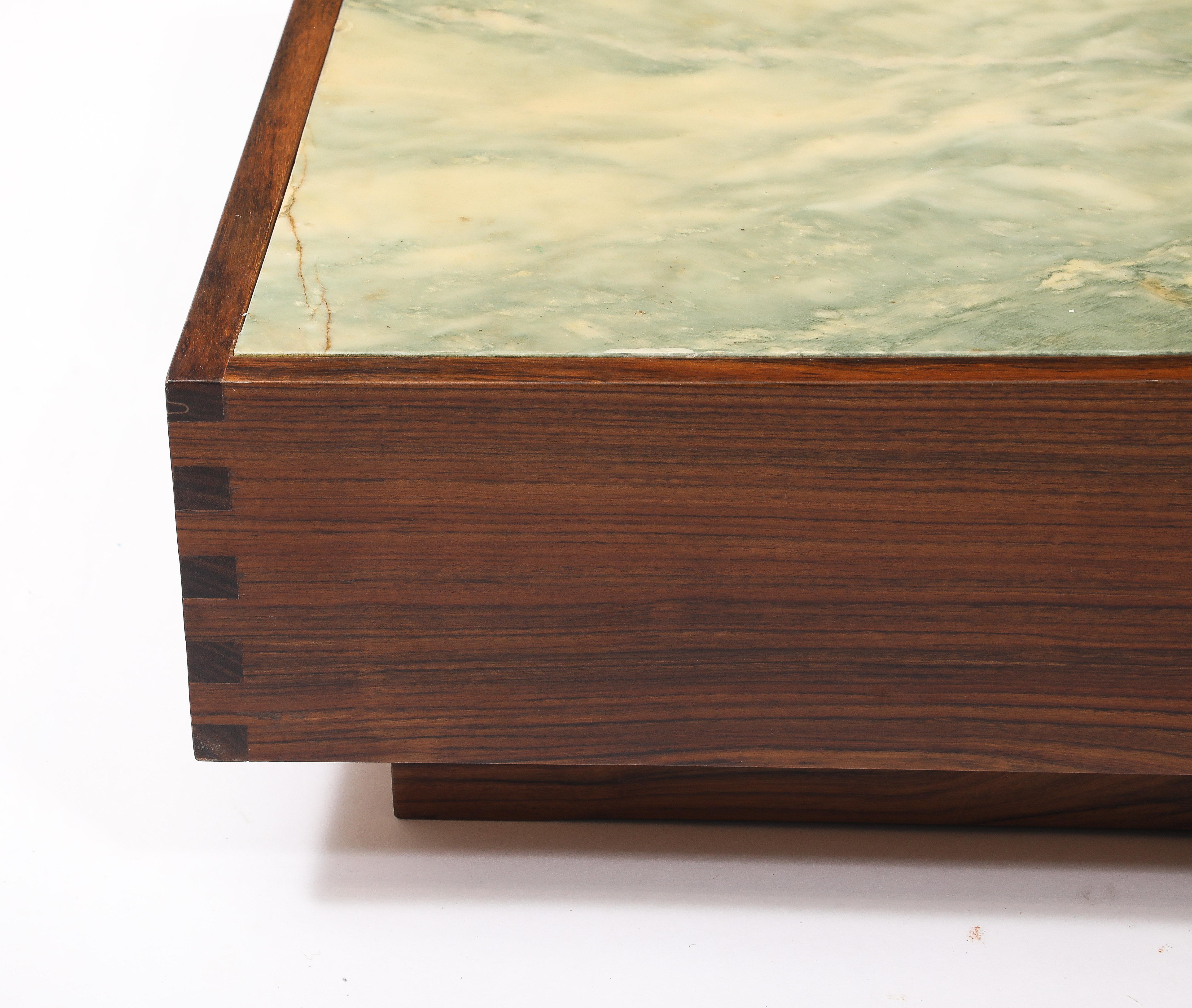Français Table basse en palissandre et marbre, France, années 1950 en vente