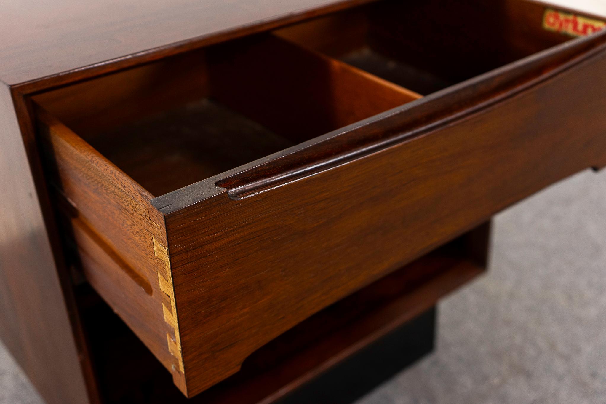 Rosewood Mid-Century Bedside Table by Drylund In Good Condition For Sale In VANCOUVER, CA