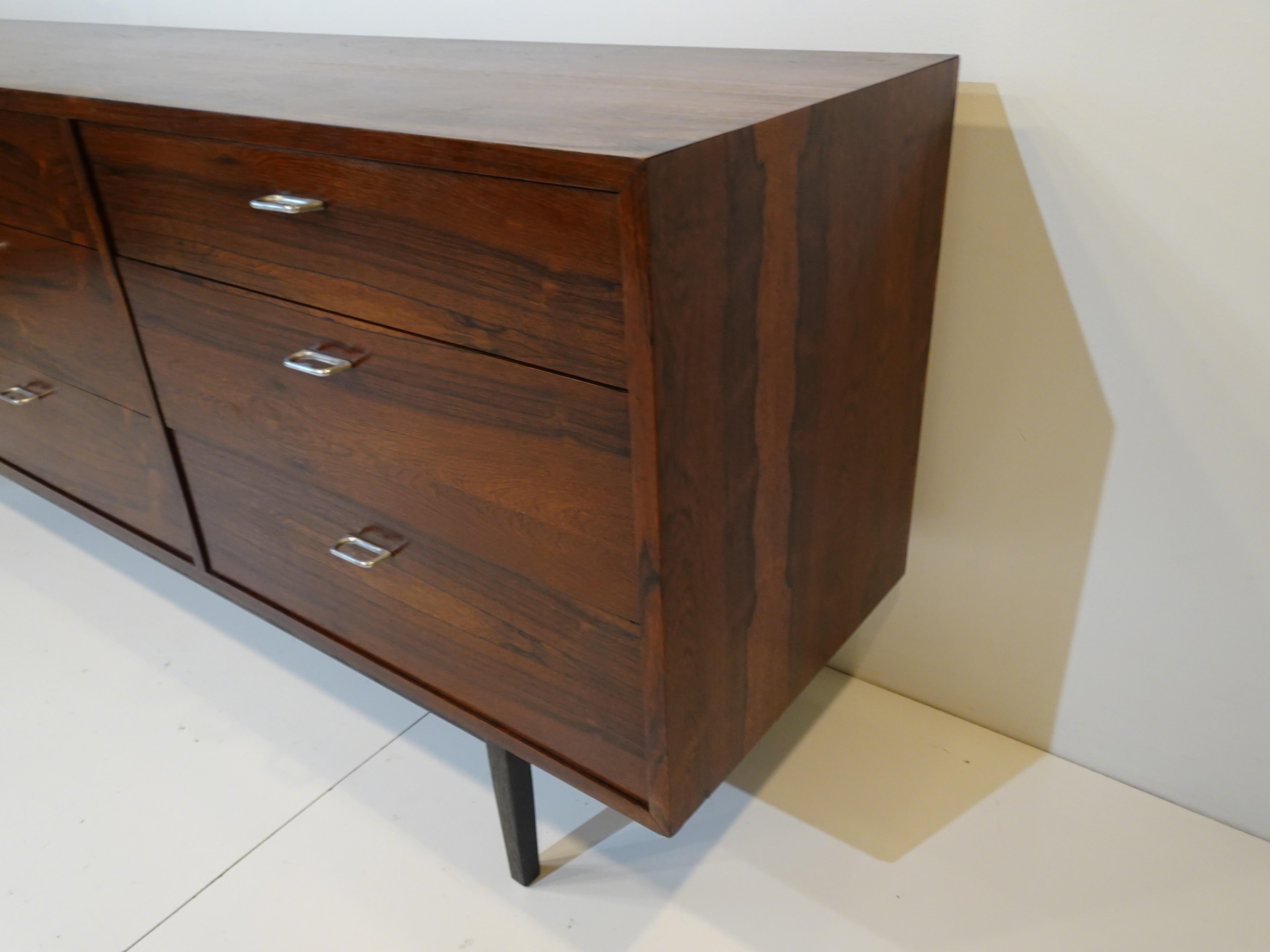 Rosewood Mid Century Dresser by Jack Cartwright for Founders In Good Condition In Cincinnati, OH