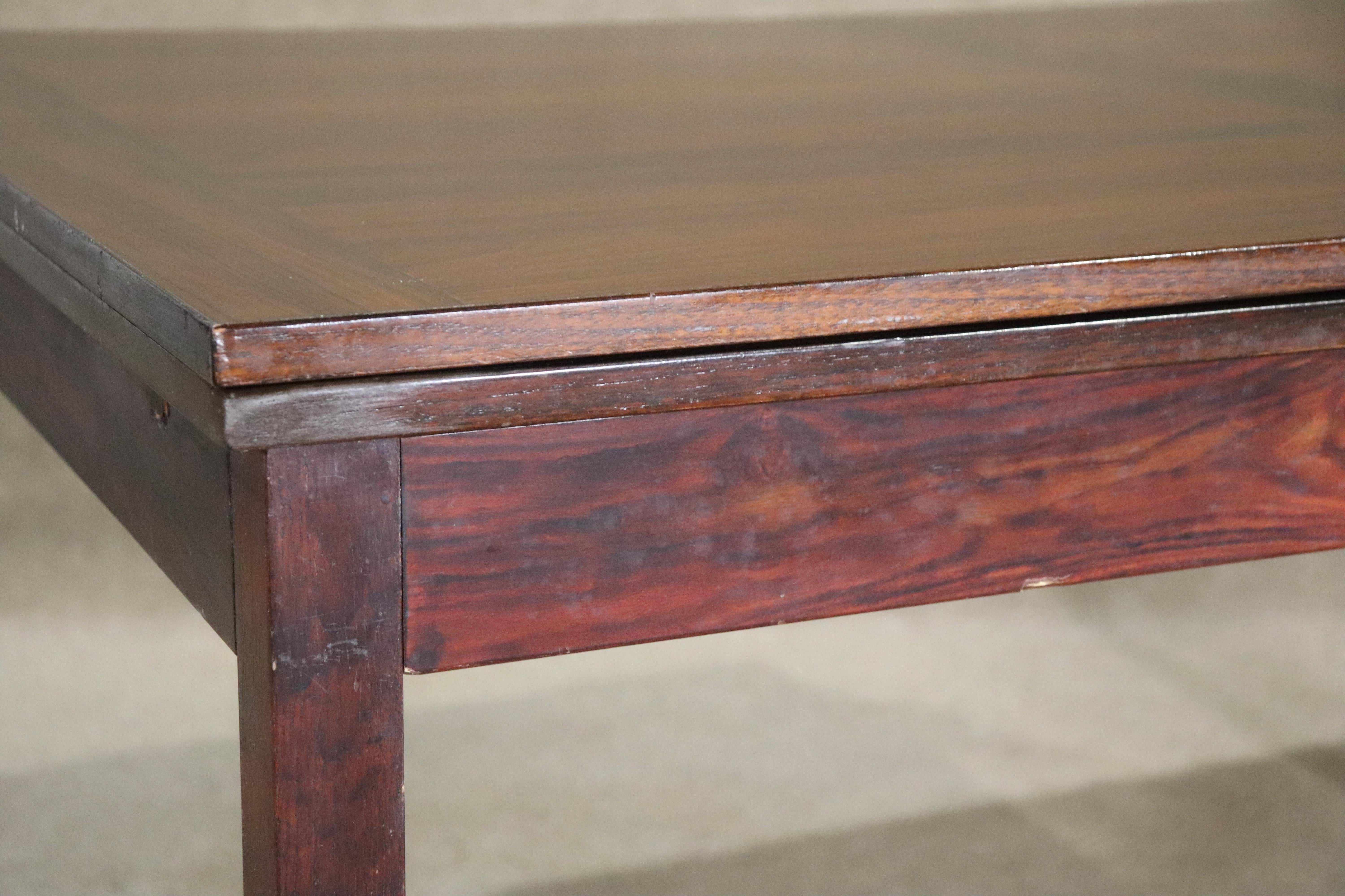 Mesa de comedor extensible de palisandro de mediados de siglo en venta 4