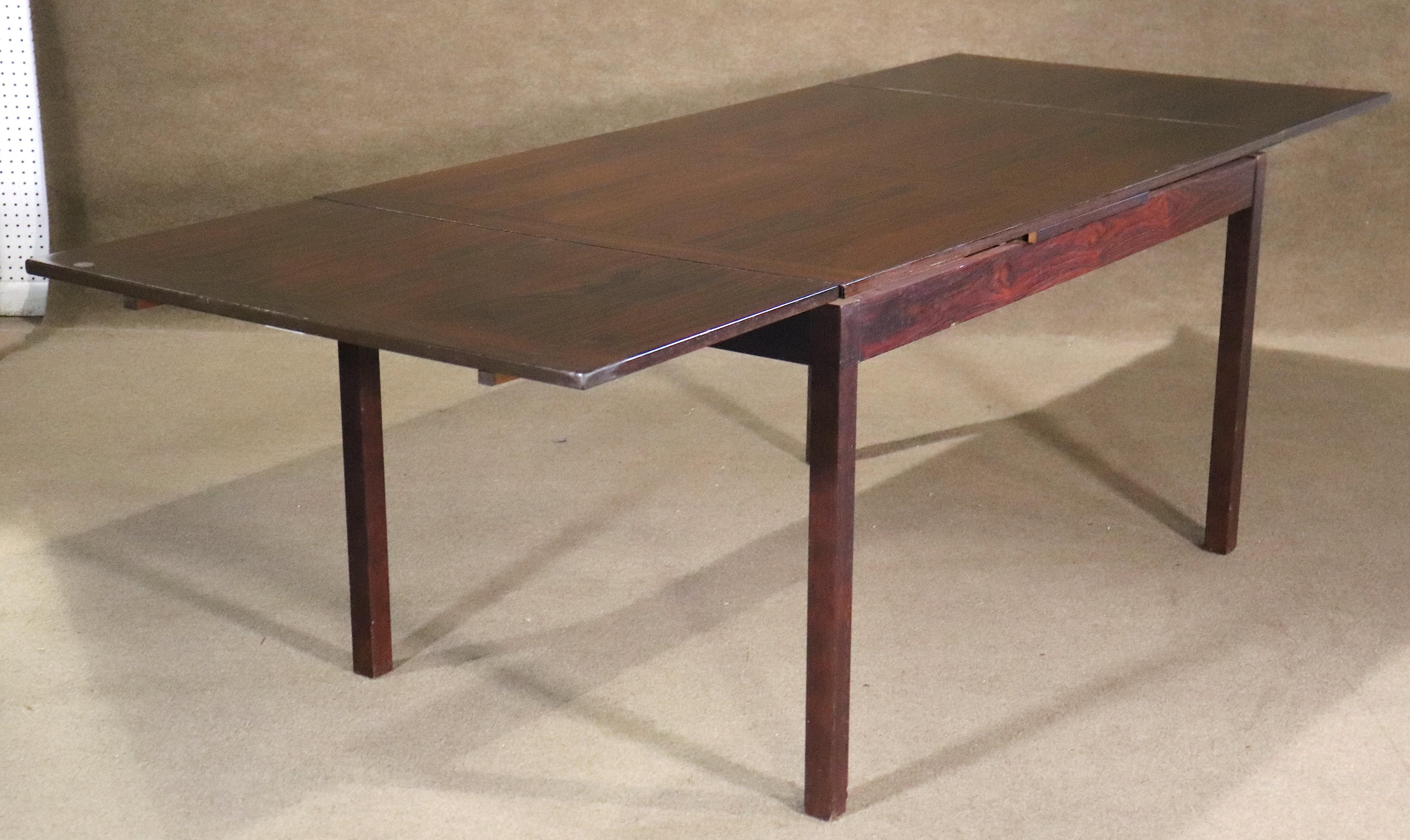 Mesa de comedor extensible de palisandro de mediados de siglo Moderno de mediados de siglo en venta