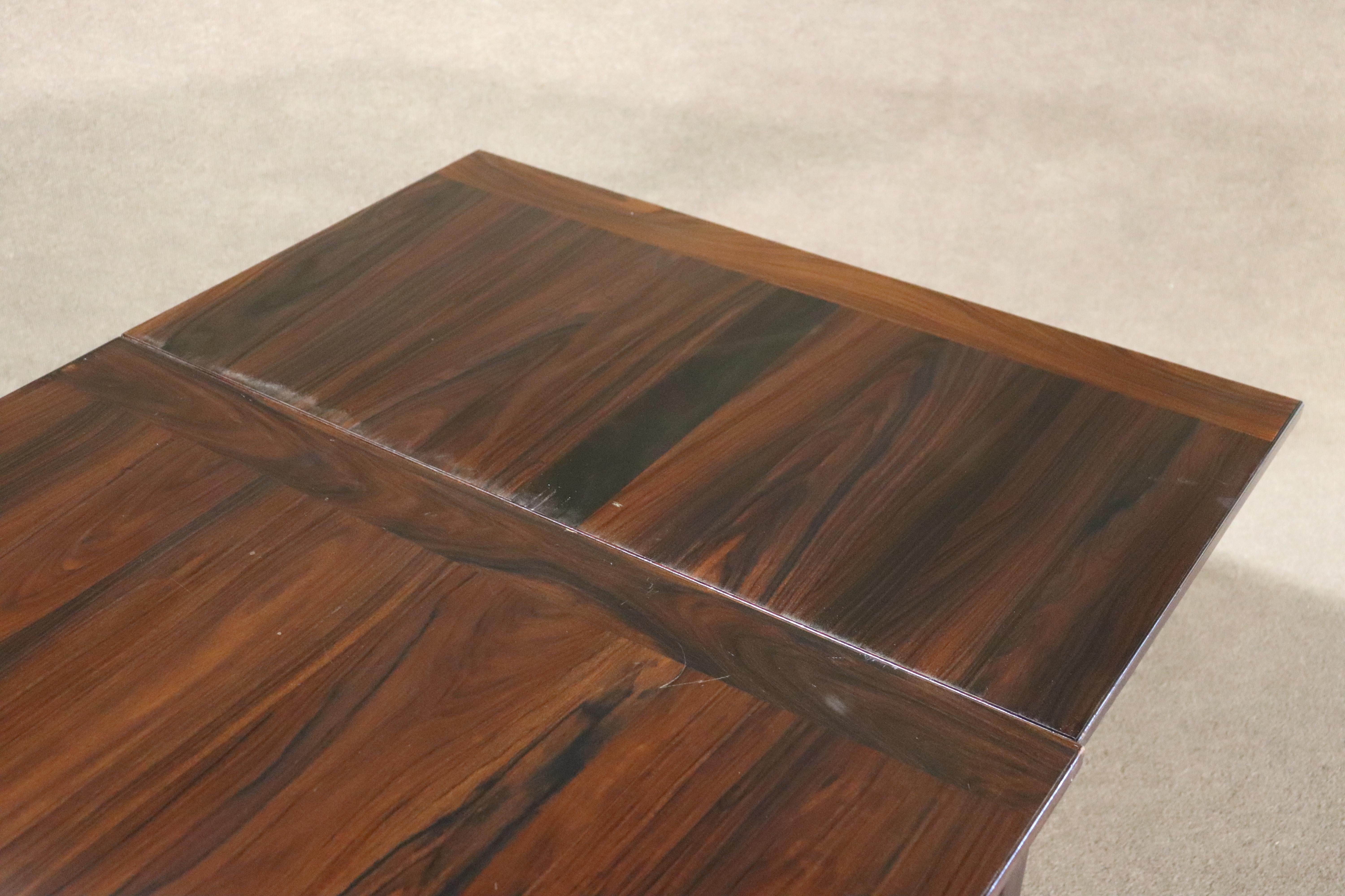 Mesa de comedor extensible de palisandro de mediados de siglo siglo XX en venta